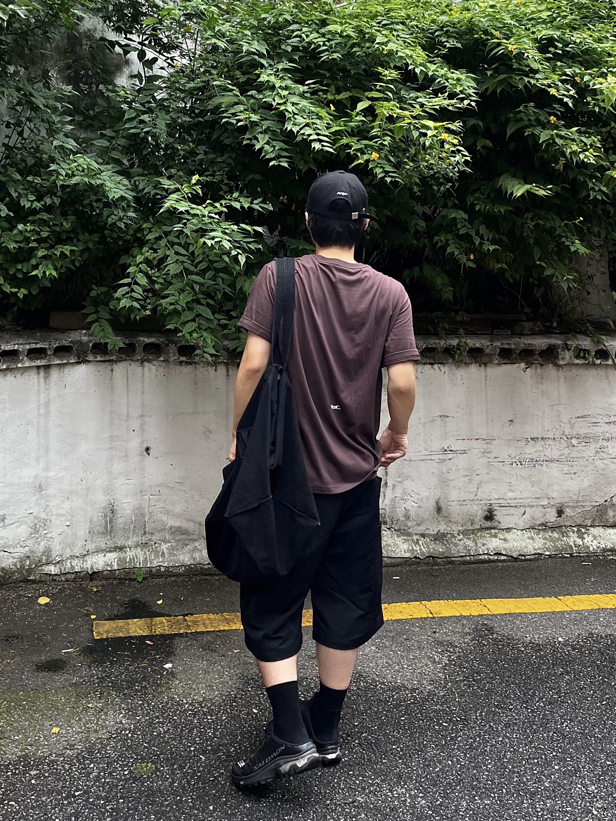 Salomon x MM6 Maison Margiela XT-4 Mule Black 착용 스타일 - 3
