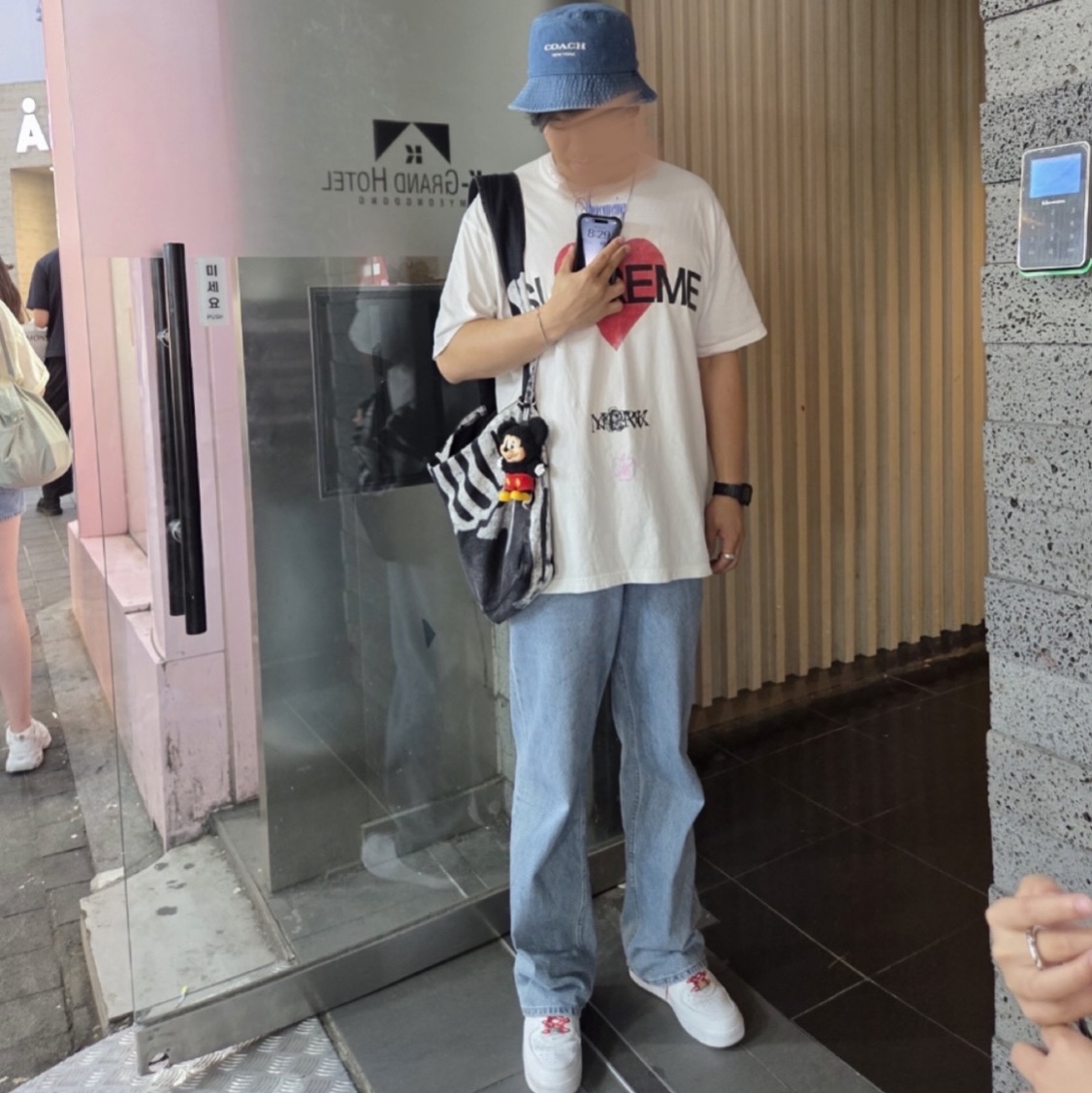 Supreme Announcing T-Shirt White - 25SS, Kapital 14 oz. Denim Bone Print Book Bag Black 착용 스타일