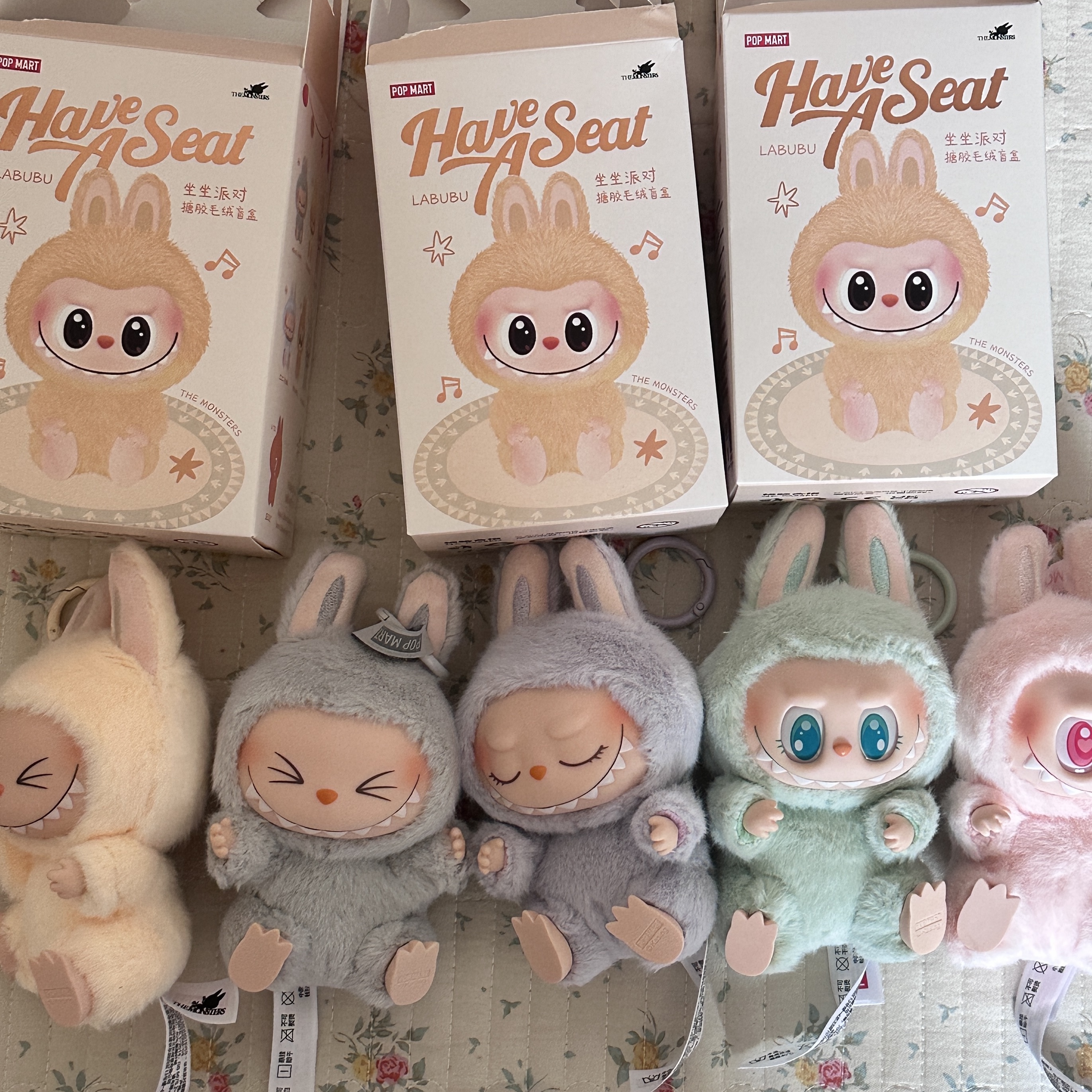 Pop Mart Labubu The Monsters Highlight Series Sealed Case (6 Blind Boxes), Pop Mart Labubu Let's Play Together Doll Series Sealed Case (6 Blind Boxes) 착용 스타일 - 3