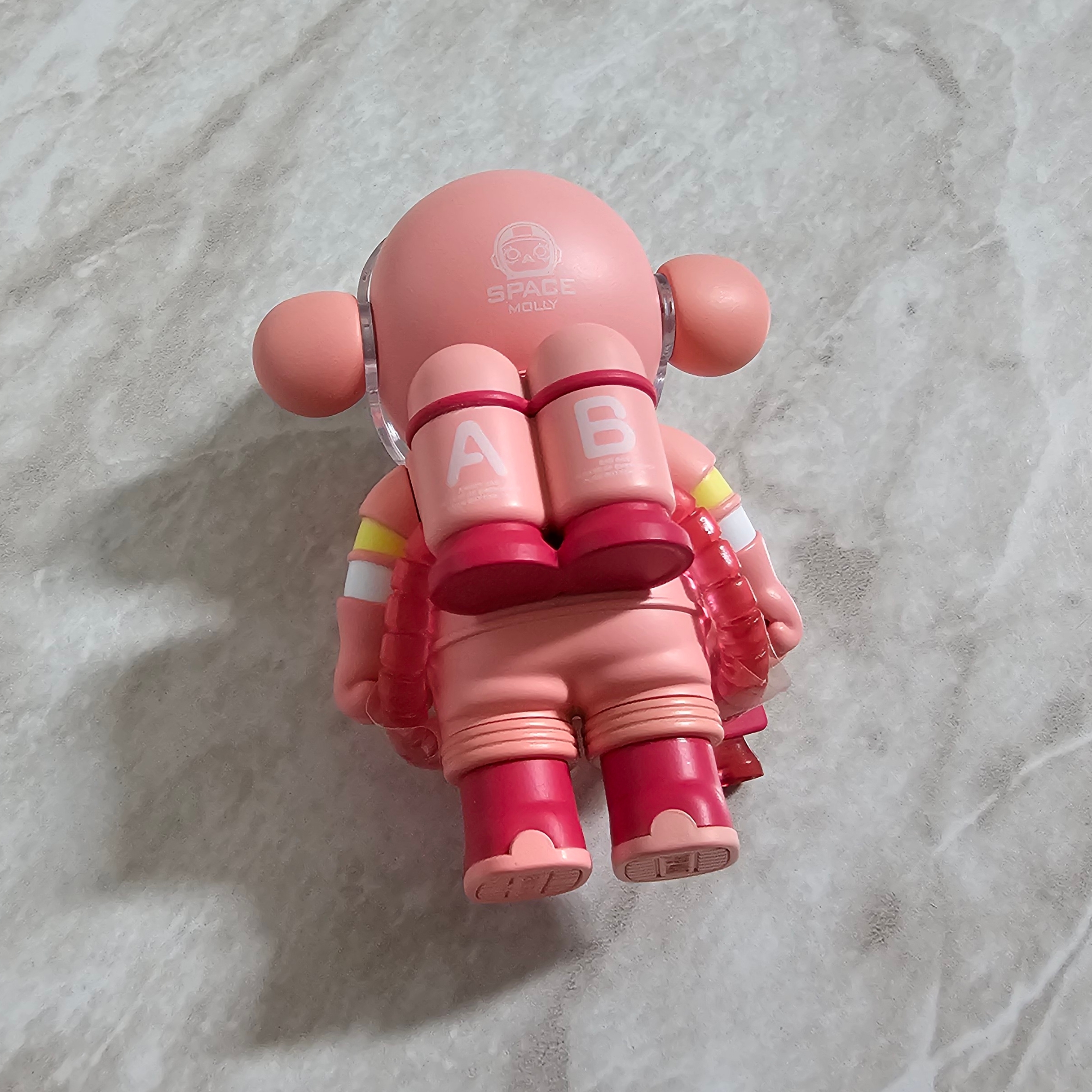 Pop Mart Mega Space Molly Series 3 Peach 2016 (Opened Case) 착용 스타일 - 2