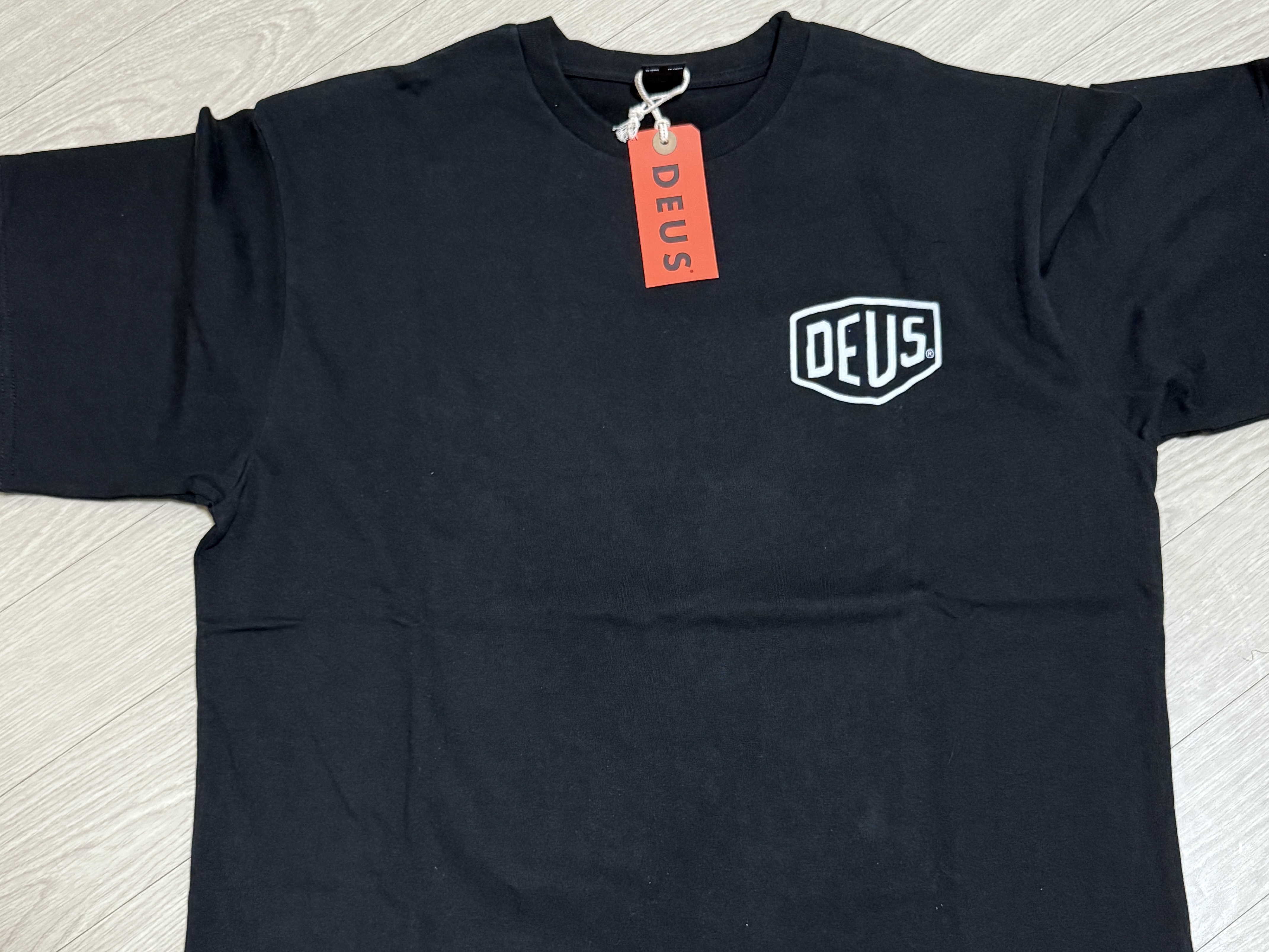 Deus Ex Machina Seoul College T-Shirt Black 착용 스타일 - 3