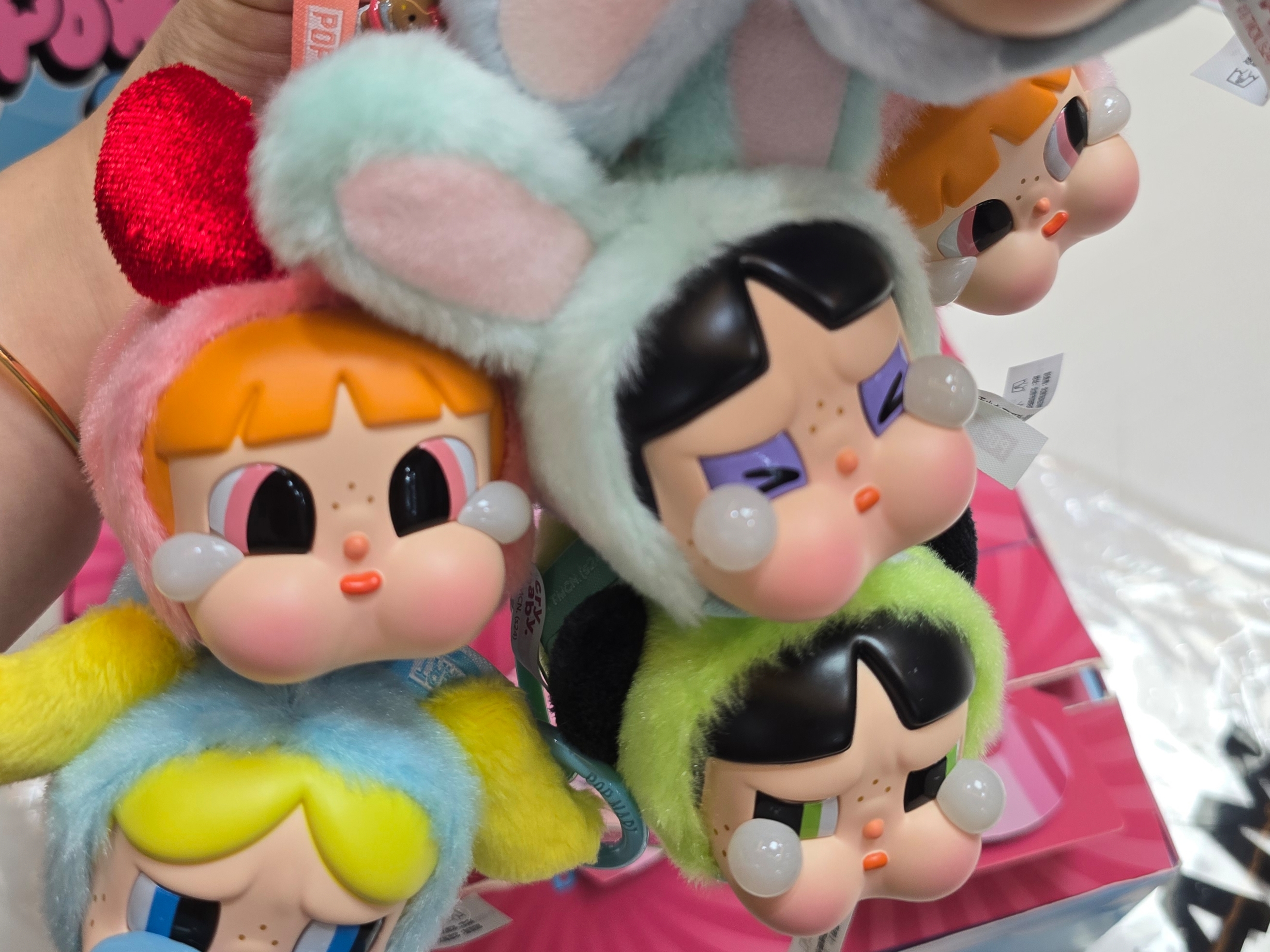 Pop Mart Crybaby x Powerpuff Girls Series Keyring Sealed Case (6 Blind Boxes) 착용 스타일