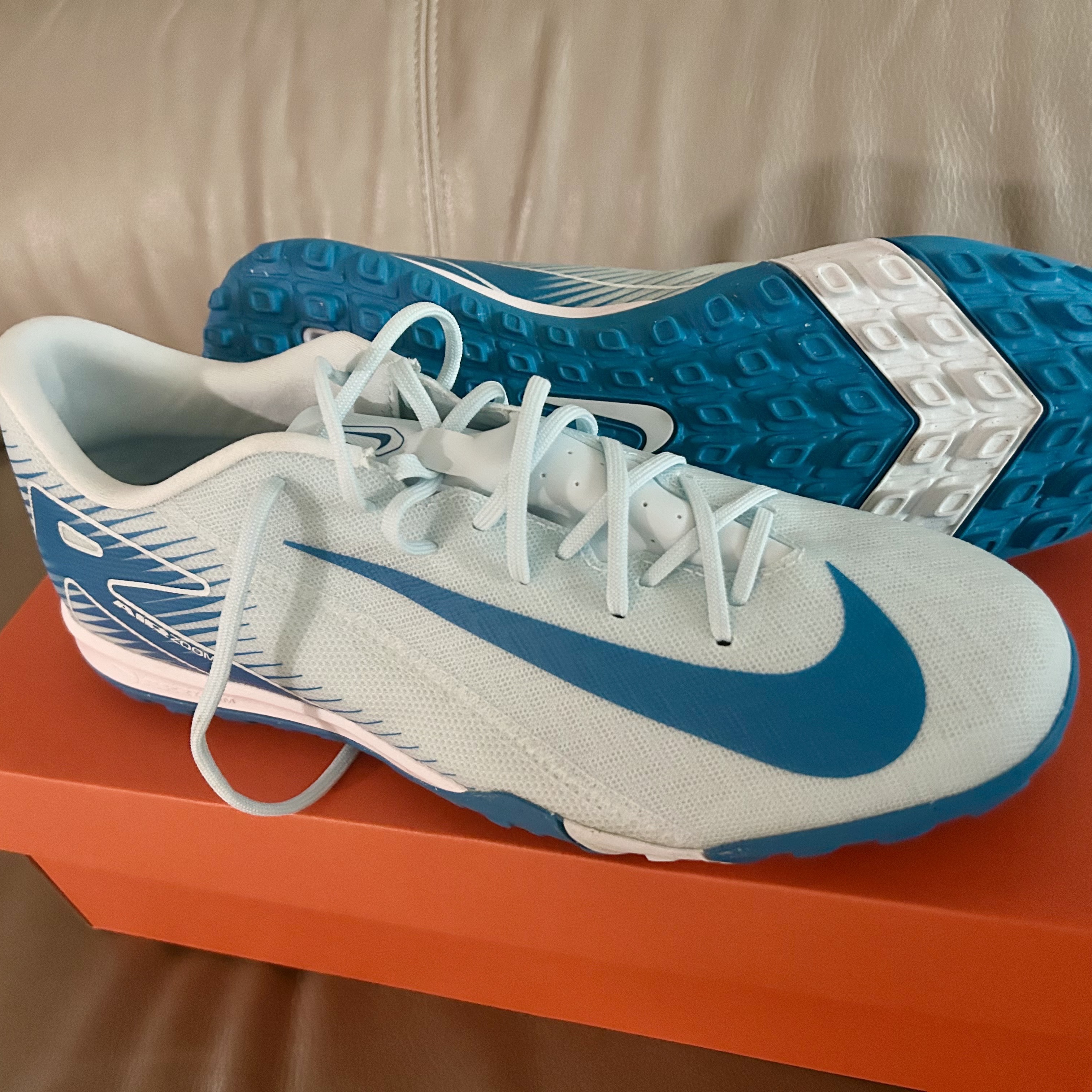 Nike Zoom Mercury Vapor 16 Academy TF Glacier Blue Blue Orbit 착용 스타일