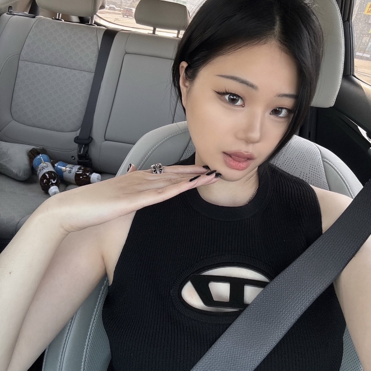 (W) Diesel M-Onerva-Top Cut-Out Knit Top with Logo Plaque Black Black 착용 스타일