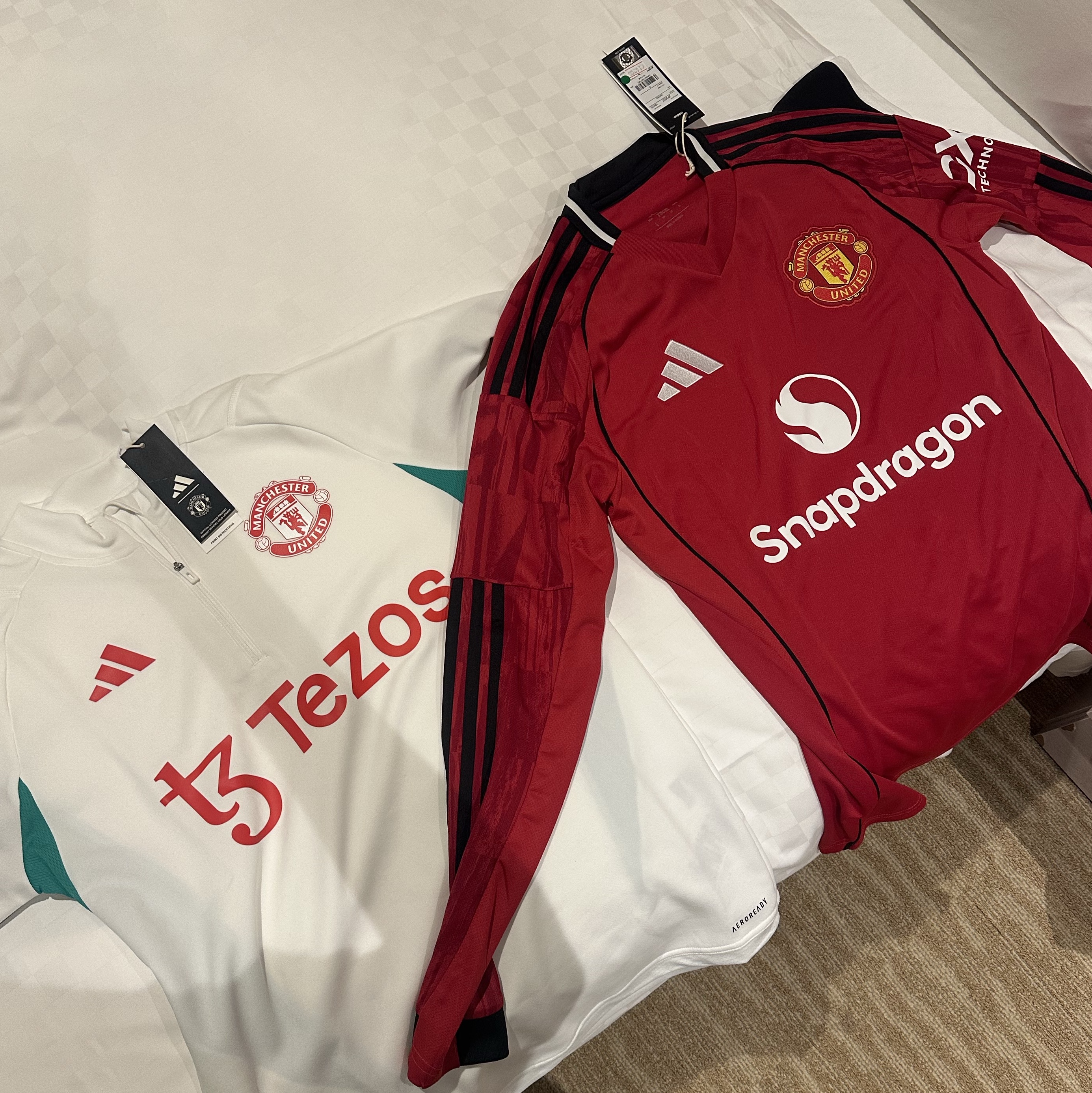 Adidas Manchester United 2025/26 Home Long Sleeve Home Jersey Mufc Red - KR Sizing (Non Marking Ver.), Nike ReactX Rejuven8 Slide Summit White 착용 스타일 - 3