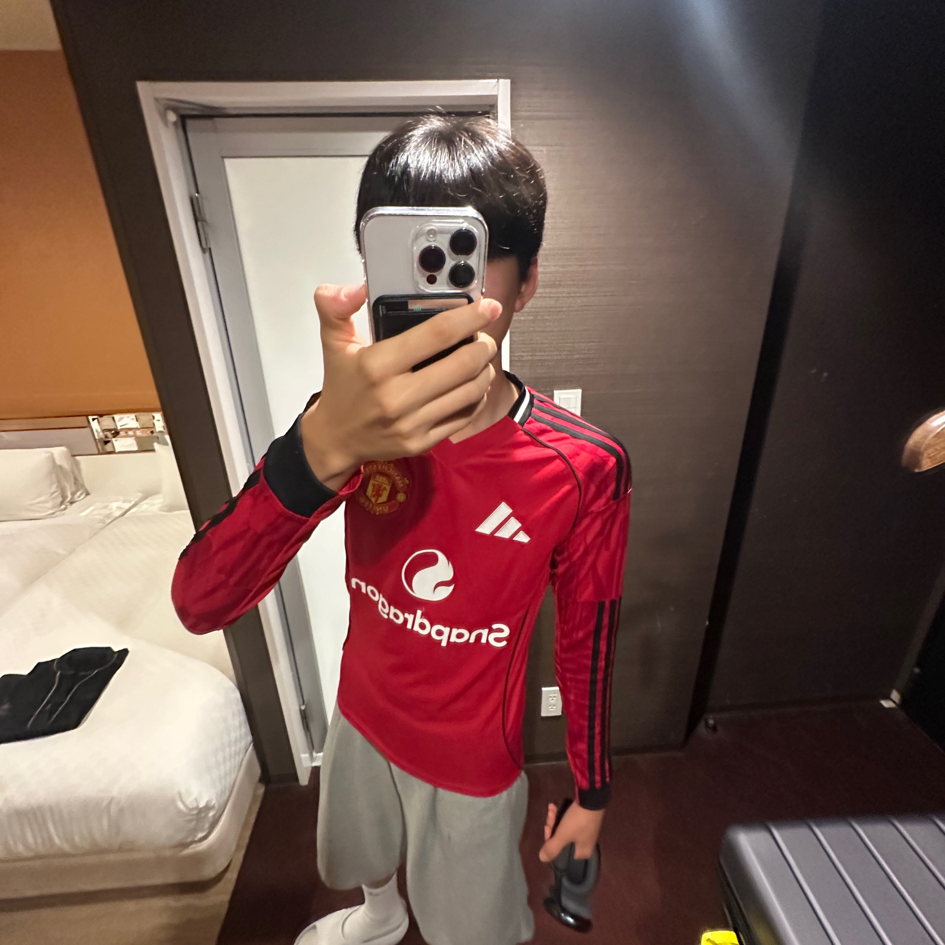 Adidas Manchester United 2025/26 Home Long Sleeve Home Jersey Mufc Red - KR Sizing (Non Marking Ver.), Nike ReactX Rejuven8 Slide Summit White 착용 스타일 - 1