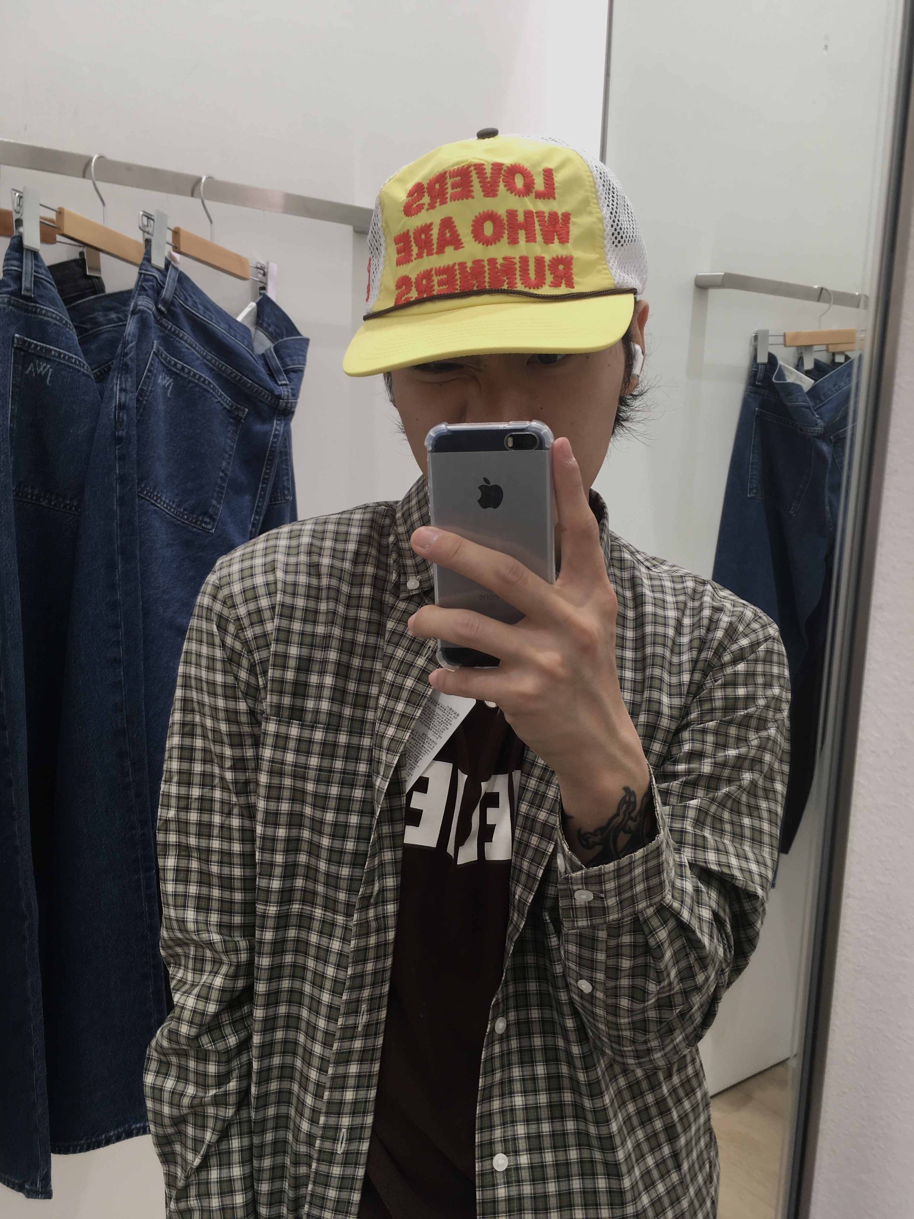 Alex Zono Lovers Who Are Runners Trucker Hat Yellow, Stussy Argyle Stitch Leather Belt Cream 착용 스타일 - 2