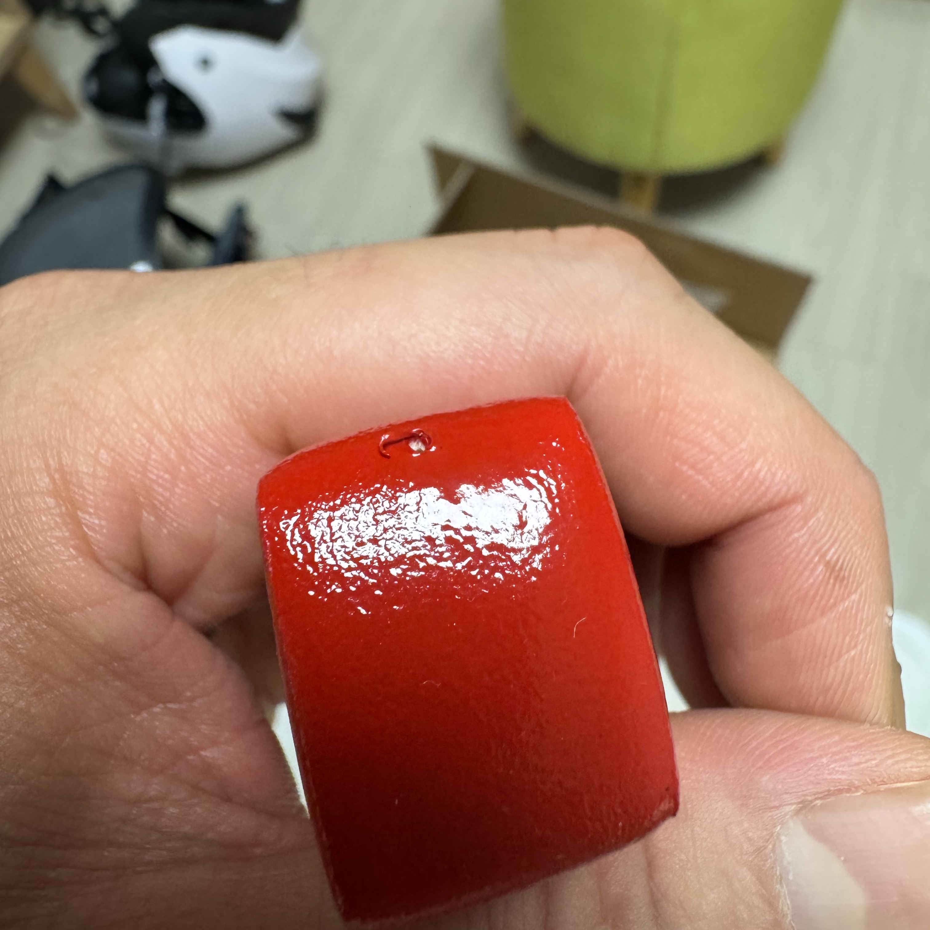Supreme Floating Keychain Red - 23FW 착용 스타일 - 2