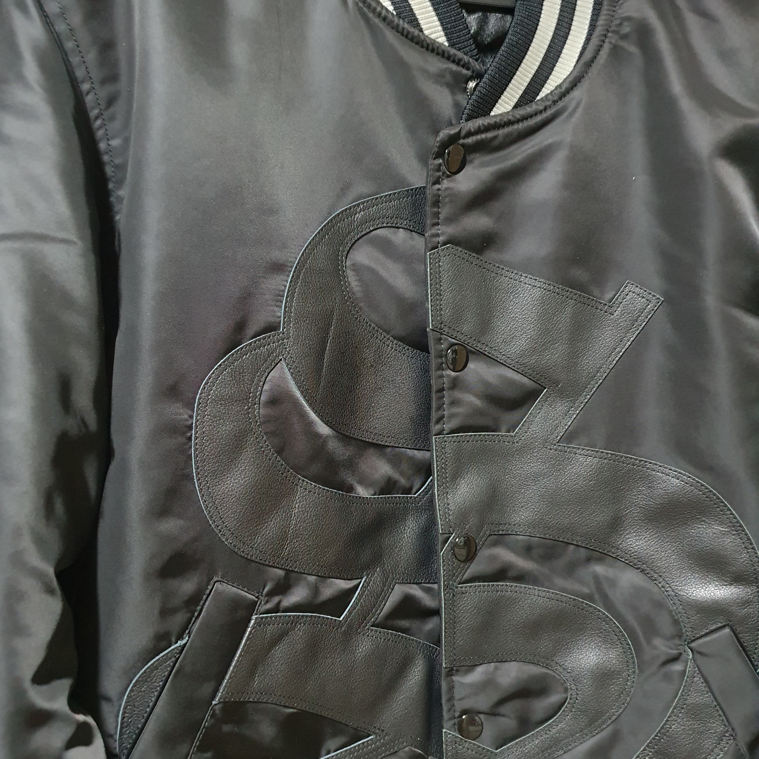 Stussy Stadium Jacket Gothic S Black 착용 스타일