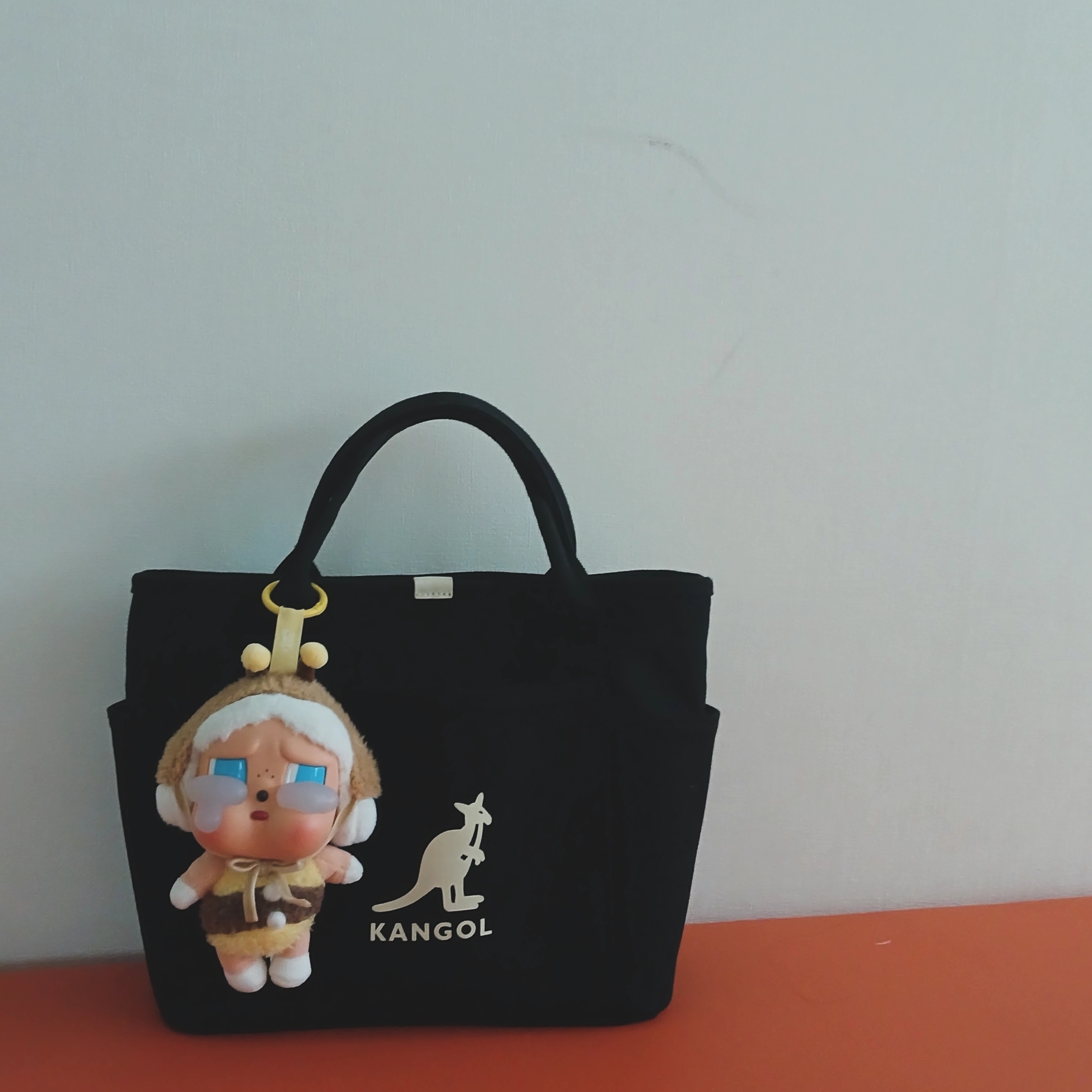 Pop Mart Crybaby Crying Again Series Plush Keyring I'll Bring You A Flower (Opened Case) 착용 스타일