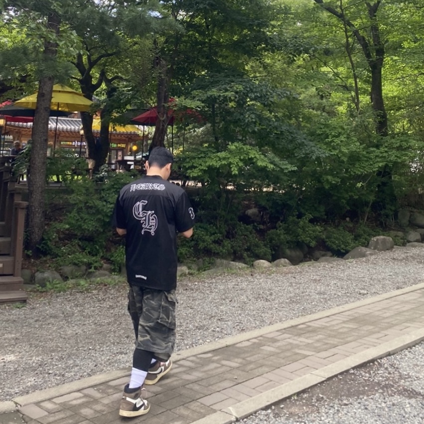 Jordan 1 x Travis Scott Retro High OG SP Mocha, Chrome Hearts Mesh Stadium Jersey Black 착용 스타일 - 2
