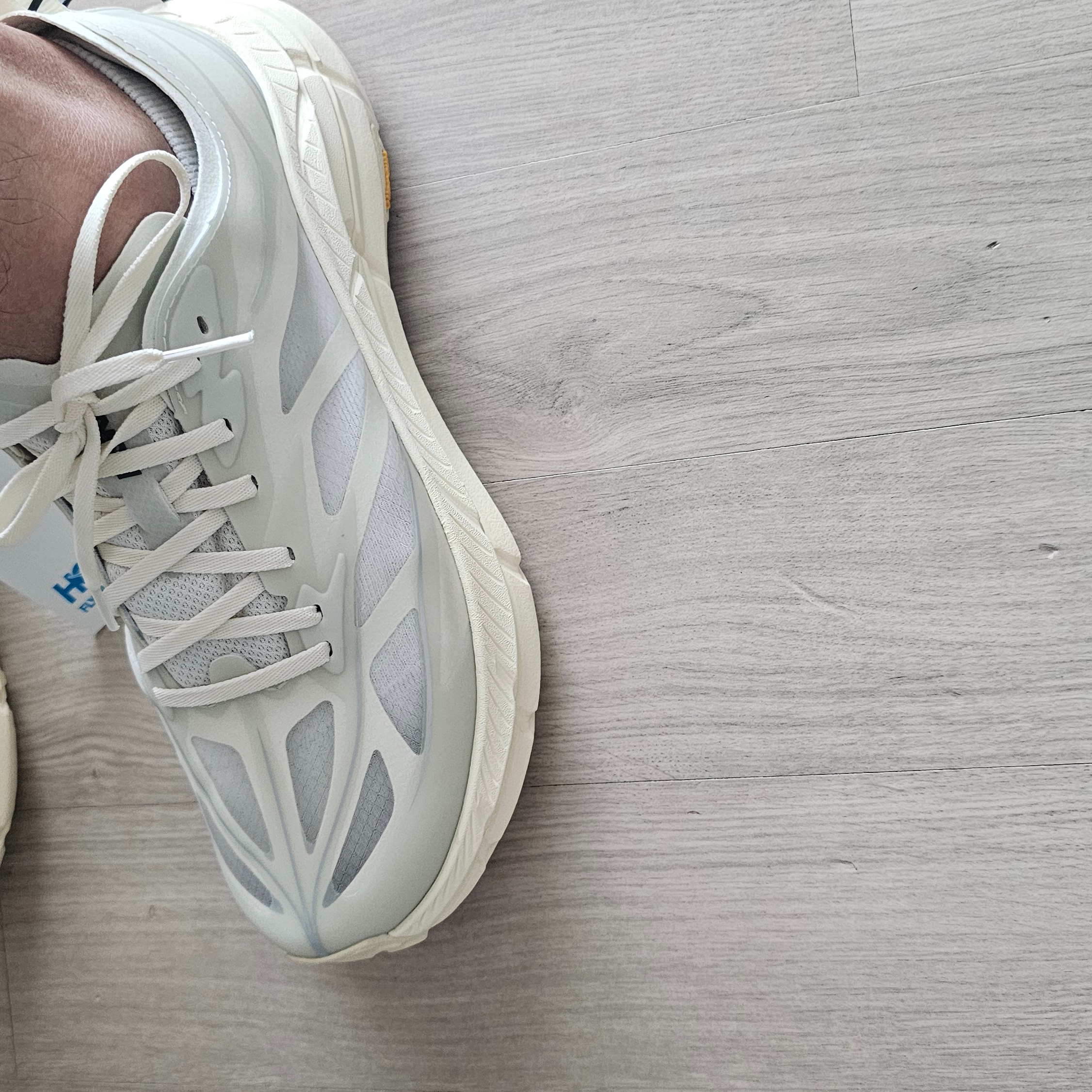 Hoka Mafate Speed 4 Lite Truffle Salt Vintage Yellow 착용 스타일