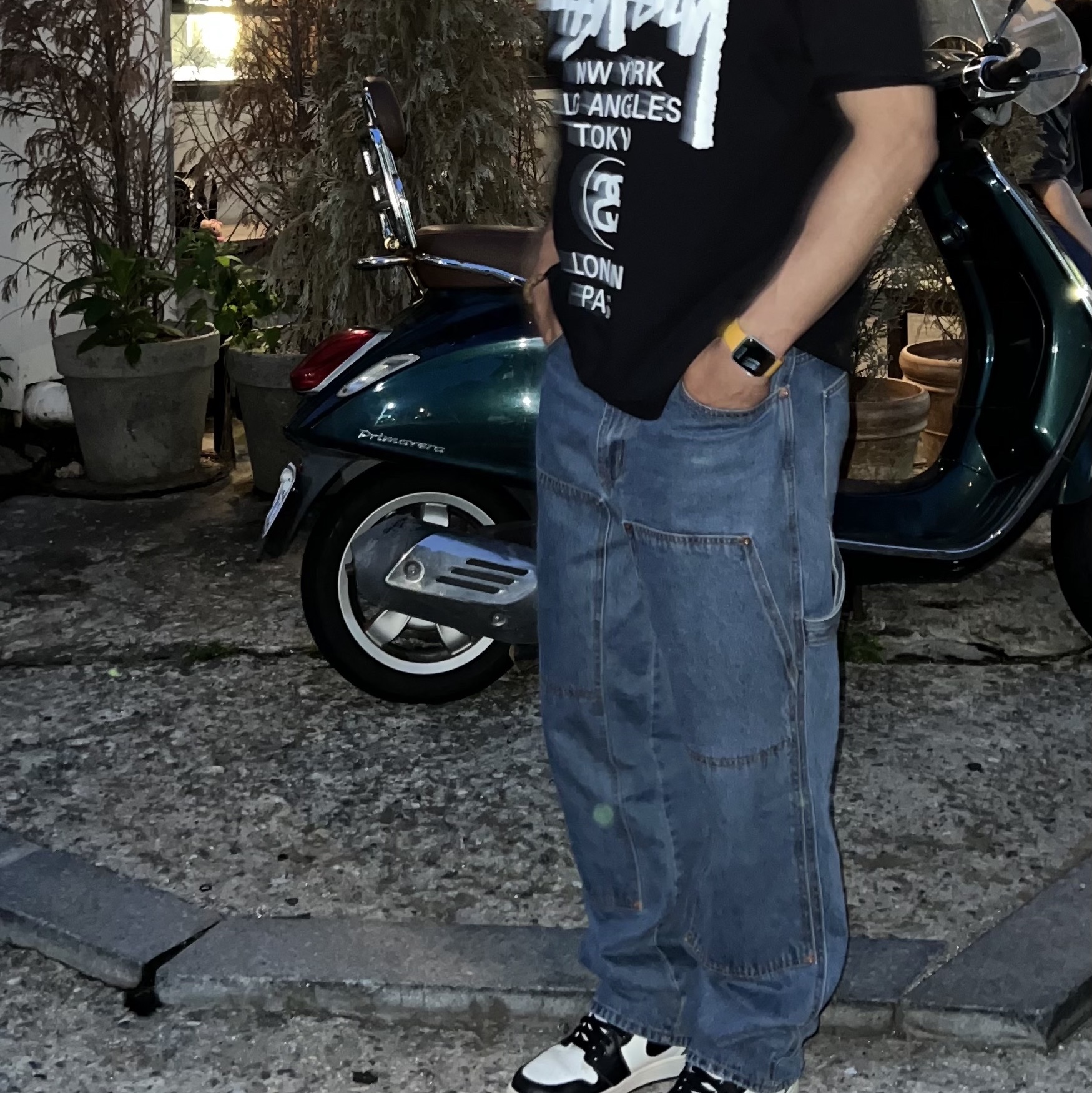 Stussy World Tour T-Shirt Black 2023, Stussy World Tour T-Shirt Black 2024,2025 착용 스타일 - 3