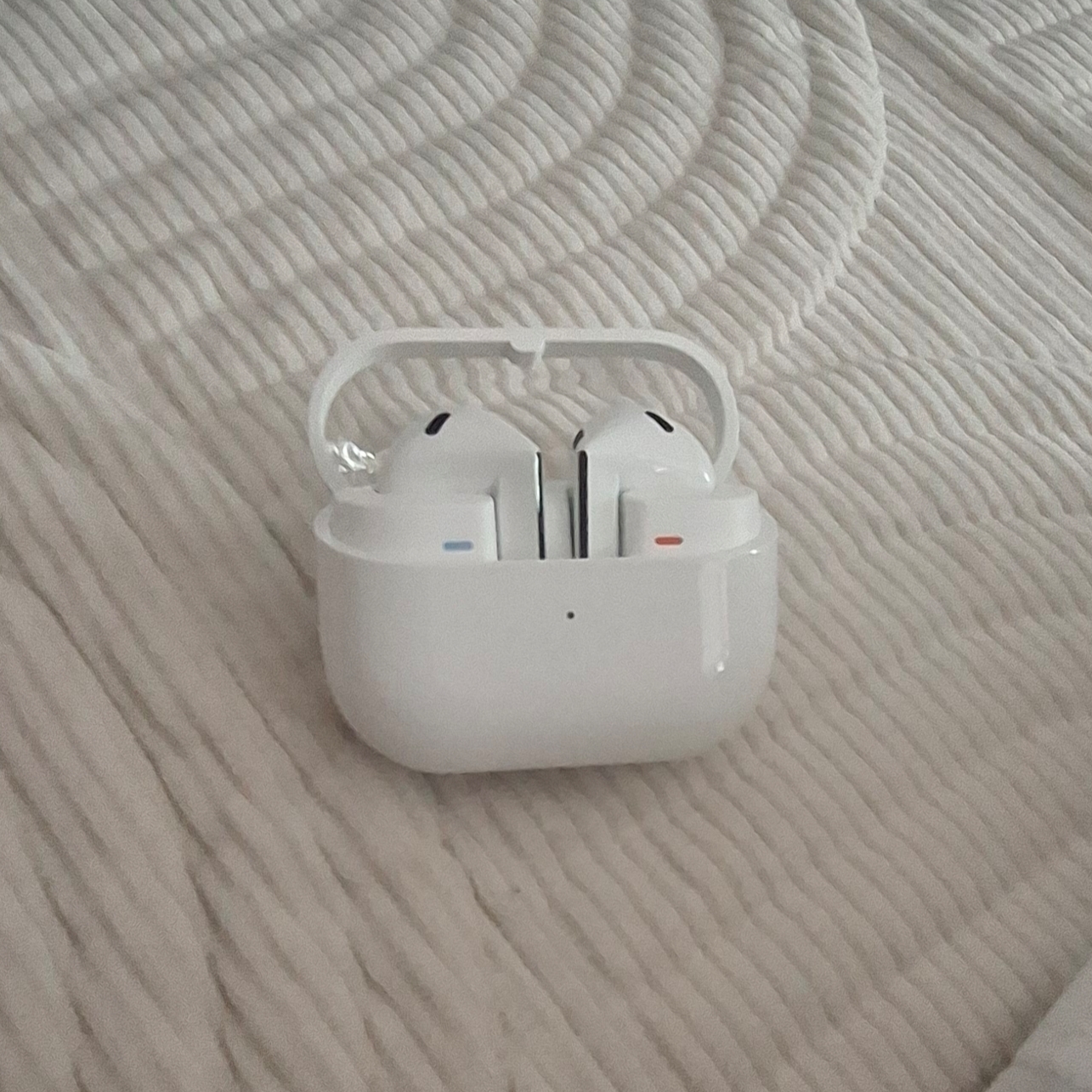 Samsung Galaxy Buds3 White 착용 스타일