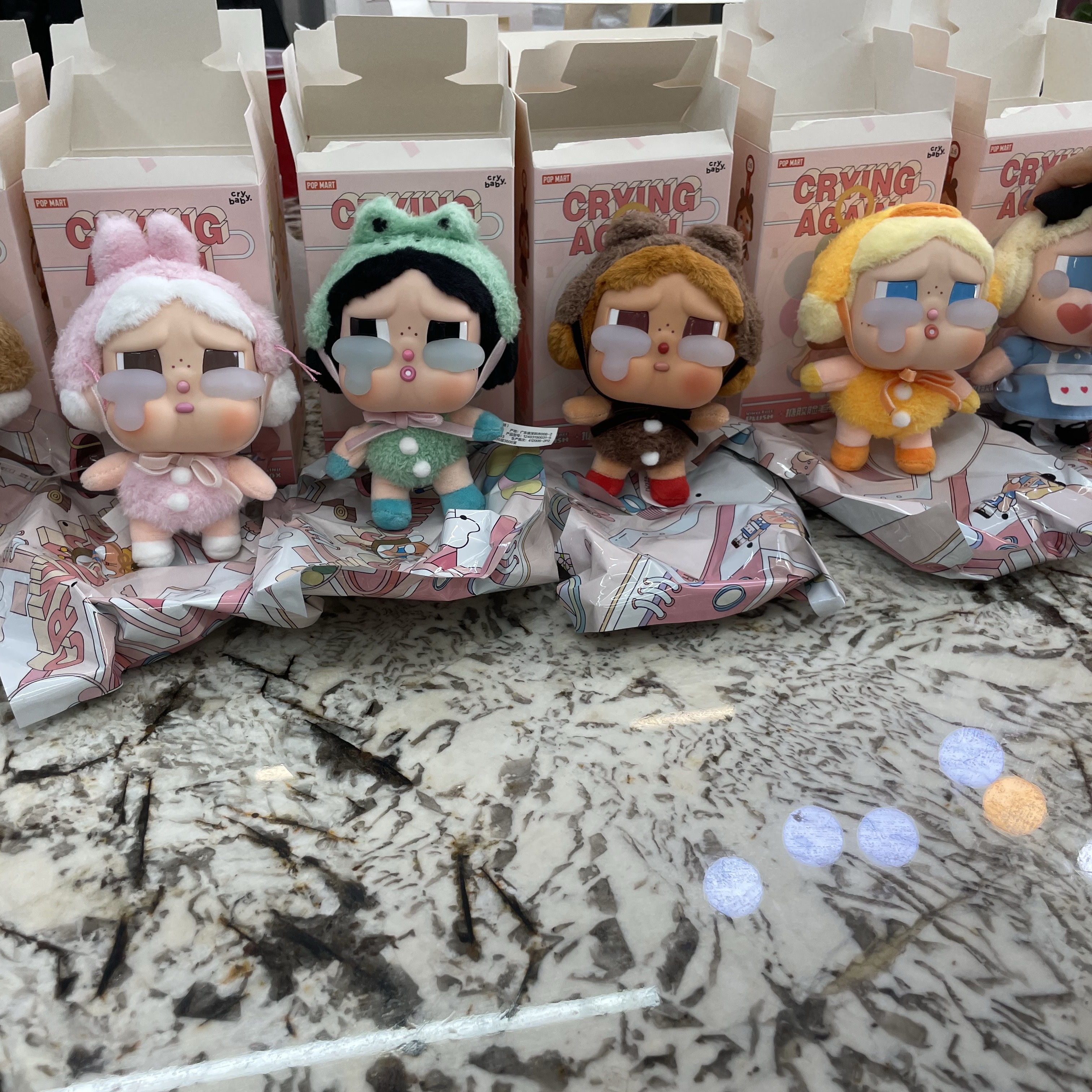Pop Mart Crybaby Crying Again Series Plush Keyring Sealed Case (6 Blind Boxes) 착용 스타일 - 1