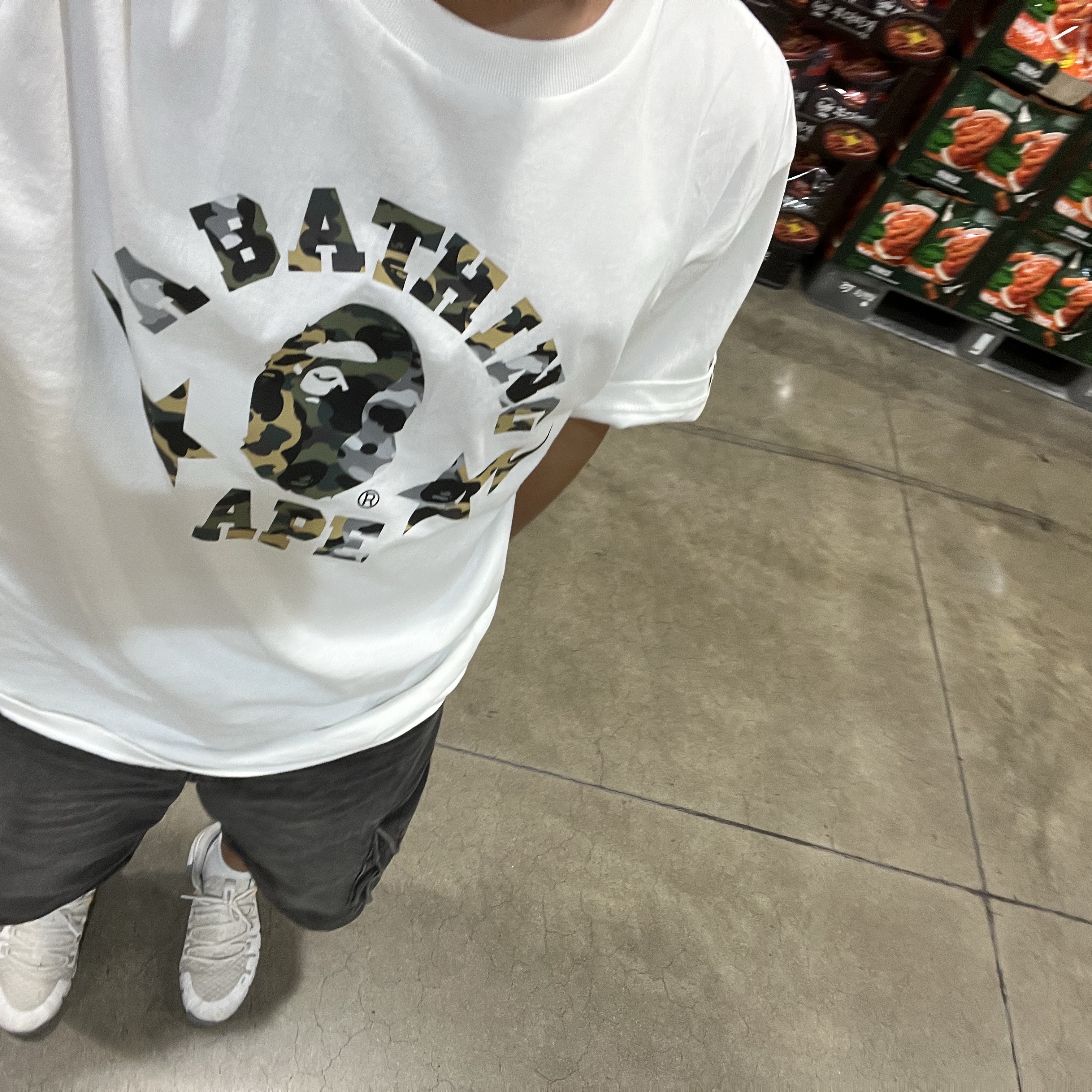 BAPE 1st Camo Crazy Sta College T-Shirt White 착용 스타일