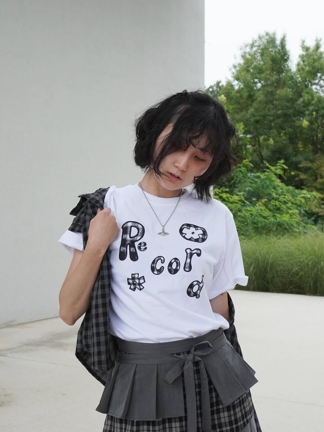 SLOW RECORD HOUSE Typo Play Record T-Shirt Gray 착용 스타일 - 6