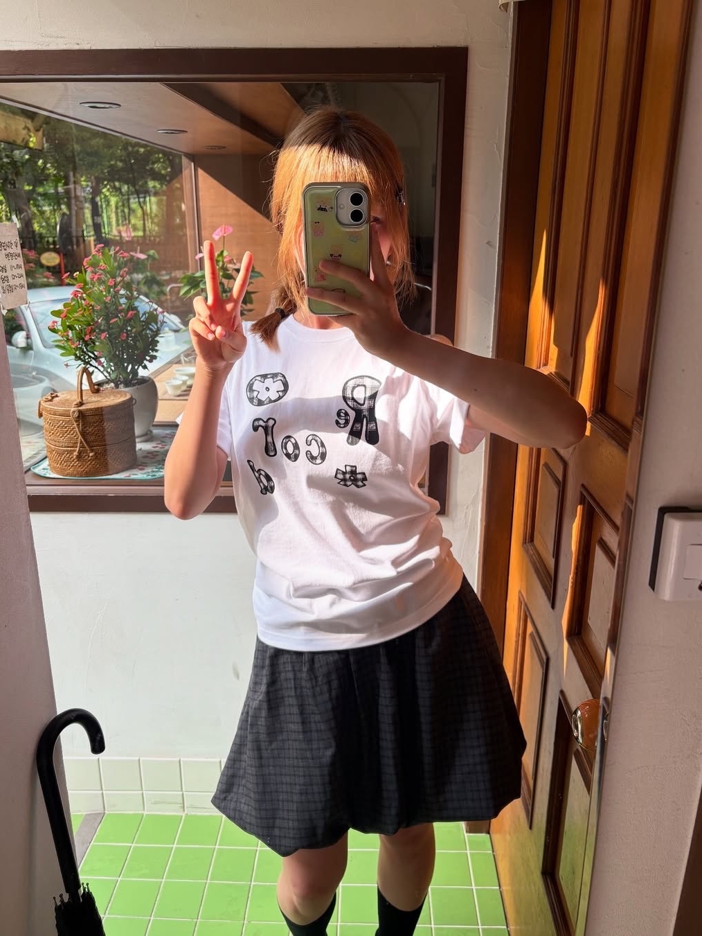 SLOW RECORD HOUSE Typo Play Record T-Shirt Gray 착용 스타일 - 7