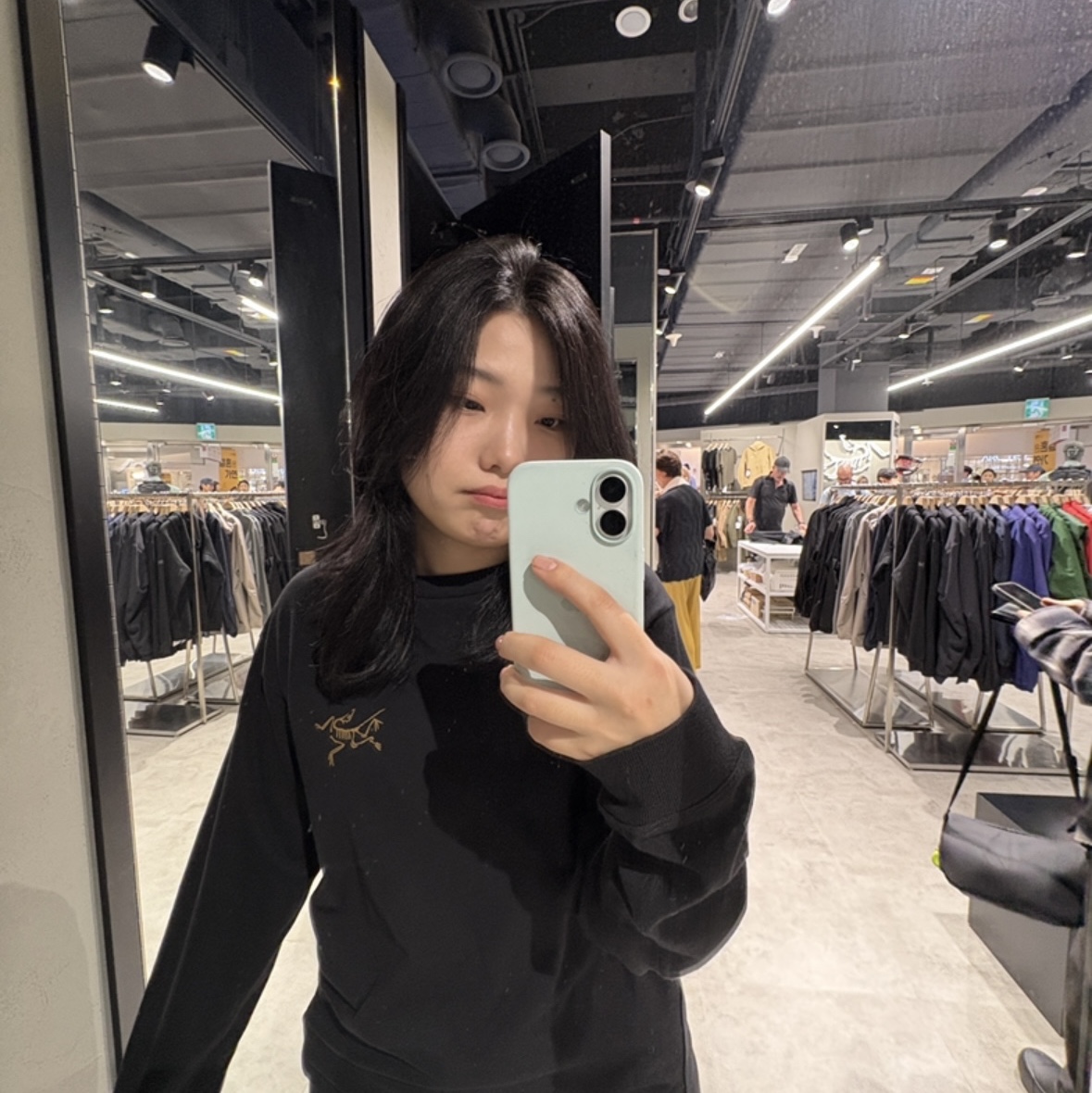 Arc'teryx Kragg Cotton LS T-Shirt 24K Black 착용 스타일