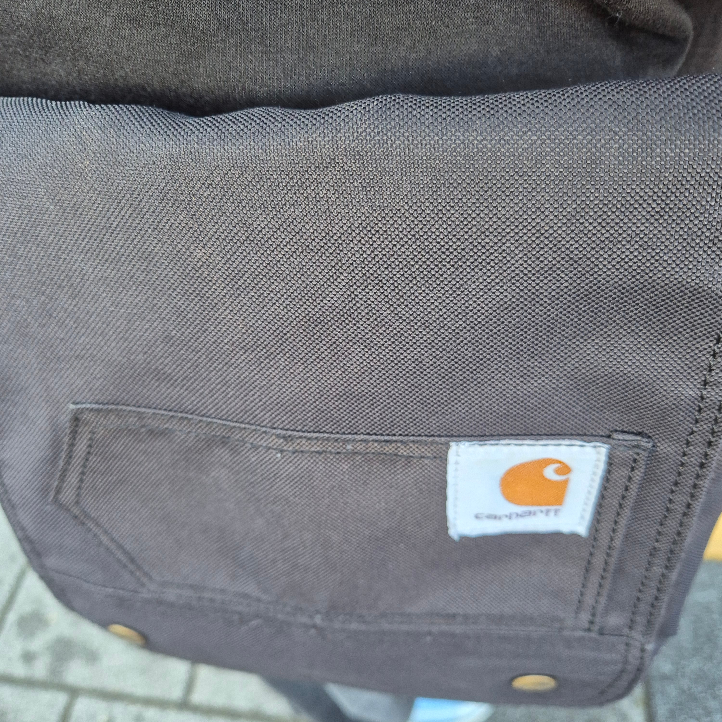 Carhartt Crossbody Snap Bag Black 착용 스타일