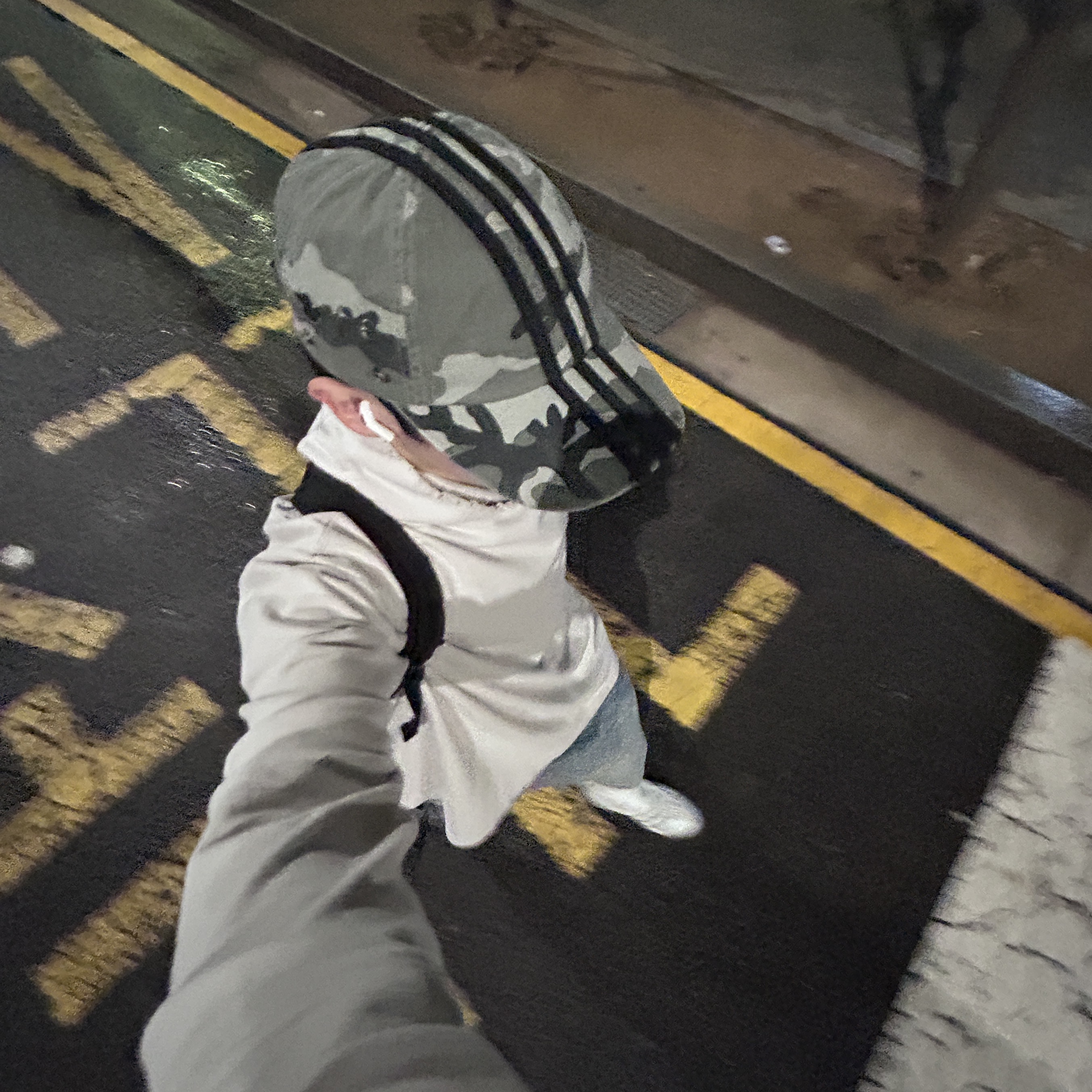 Adidas Adicolor Classics 3-Stripes T-Shirt White - KR Sizing, GRAILZ x KOIN SEOUL Carpenter Raw Denim Pants Indigo 착용 스타일 - 2