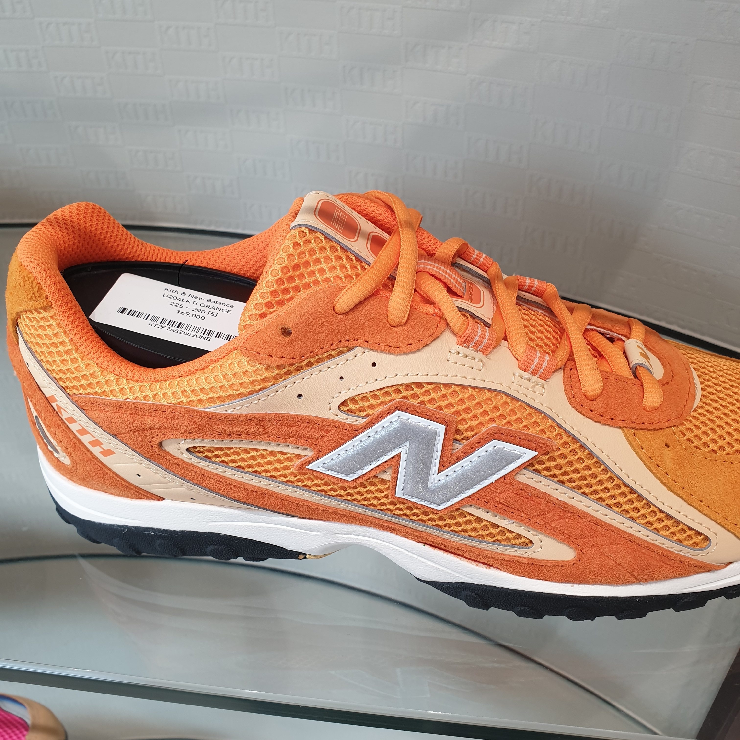 New Balance x Kith 204L Orange Silver 착용 스타일