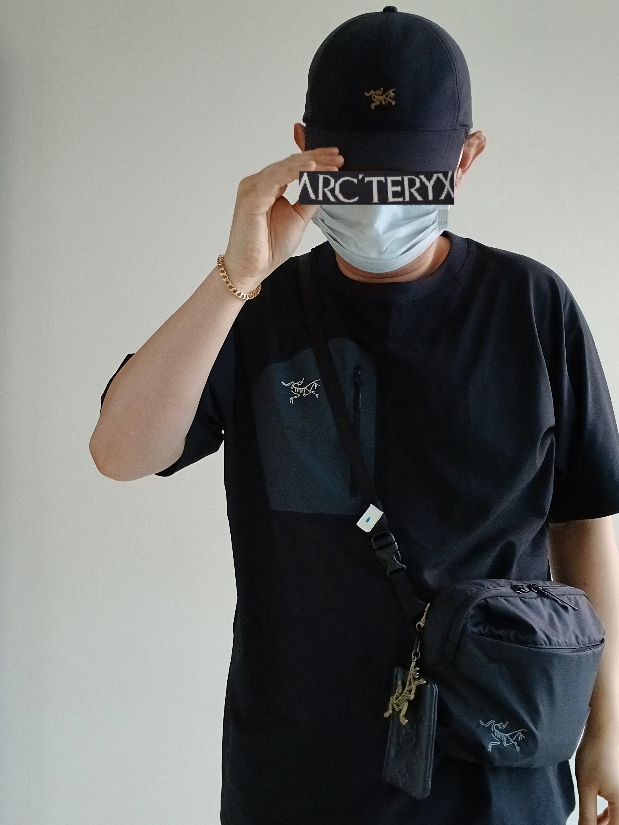 Arc'teryx Small Bird Cap Black, Arc'teryx Konseal Pocket T-Shirt Black Grey 착용 스타일 - 2