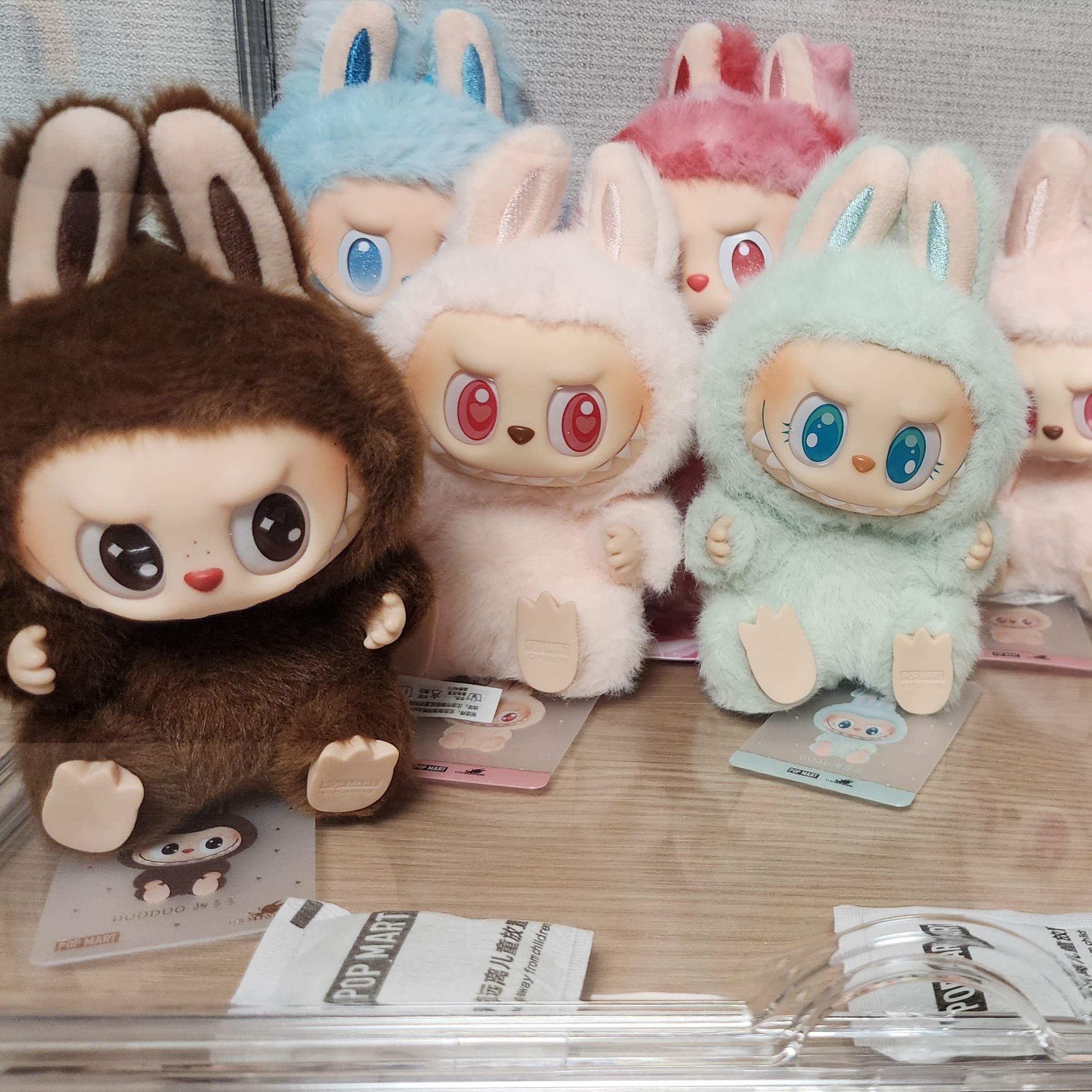 Pop Mart Labubu Let's Play Together Doll Series Sealed Case (6 Blind Boxes) 착용 스타일