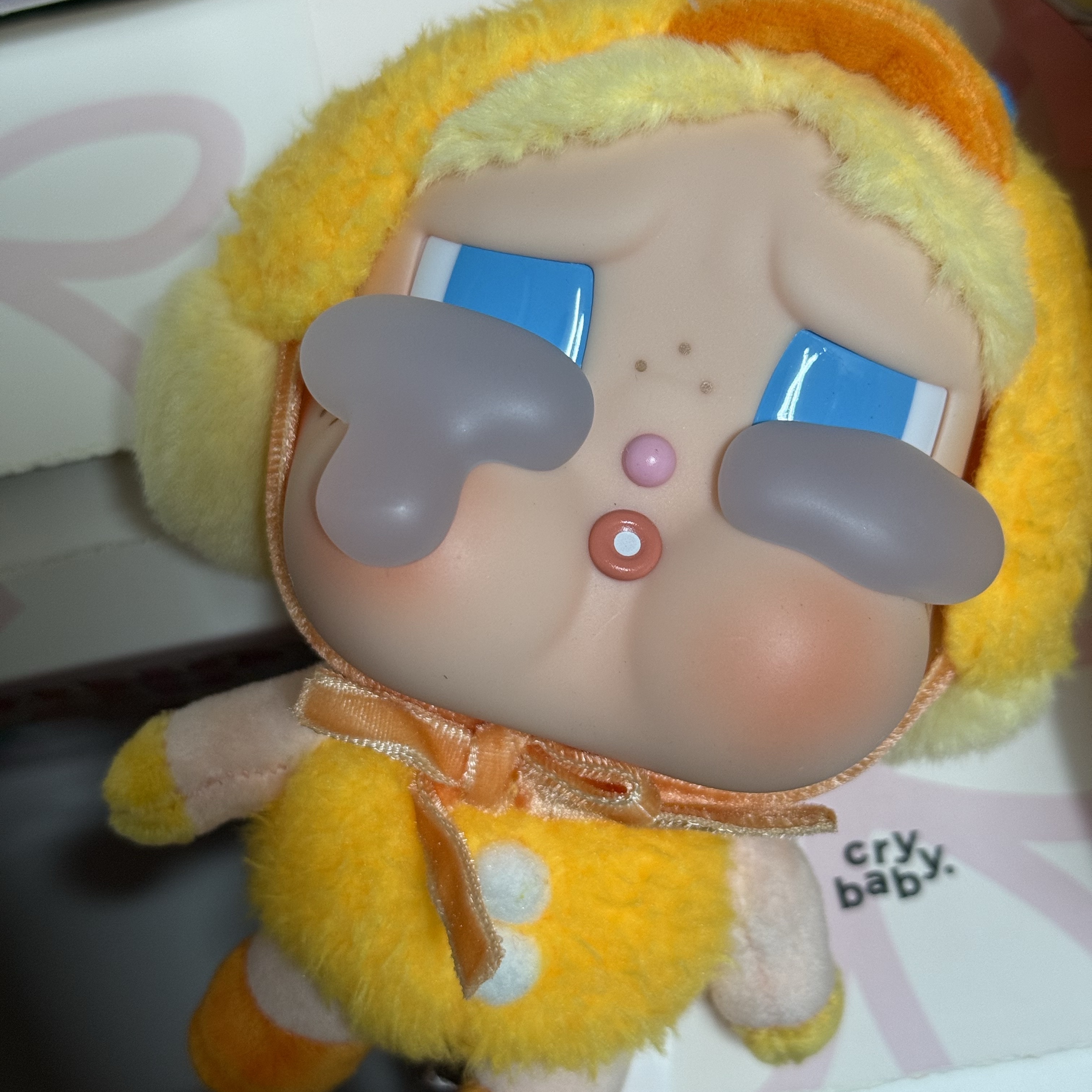 Pop Mart Crybaby Crying Again Series Plush Keyring Sealed Case (6 Blind Boxes) 착용 스타일 - 2