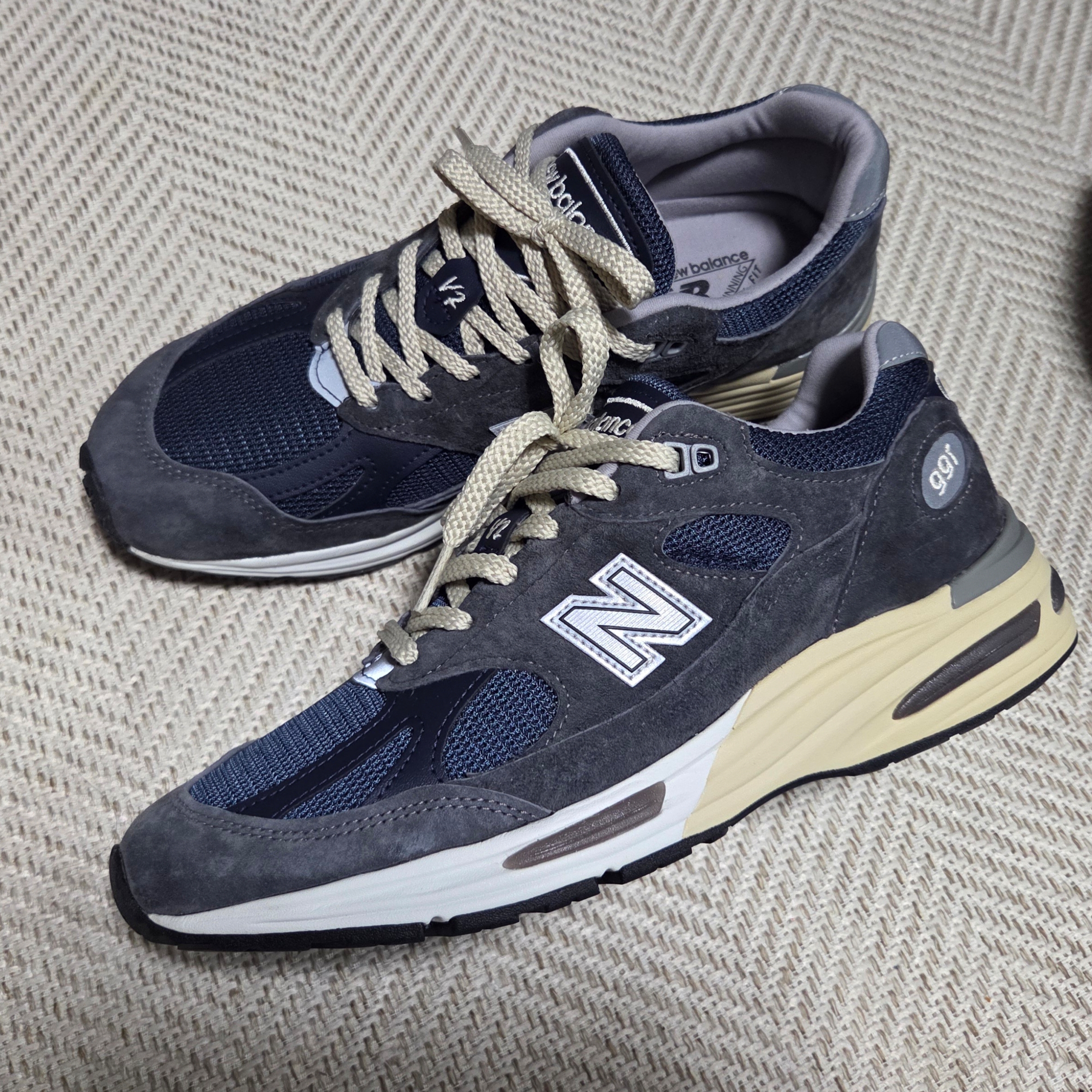 New Balance 991v2 Made in UK Dark Gull Grey 착용 스타일