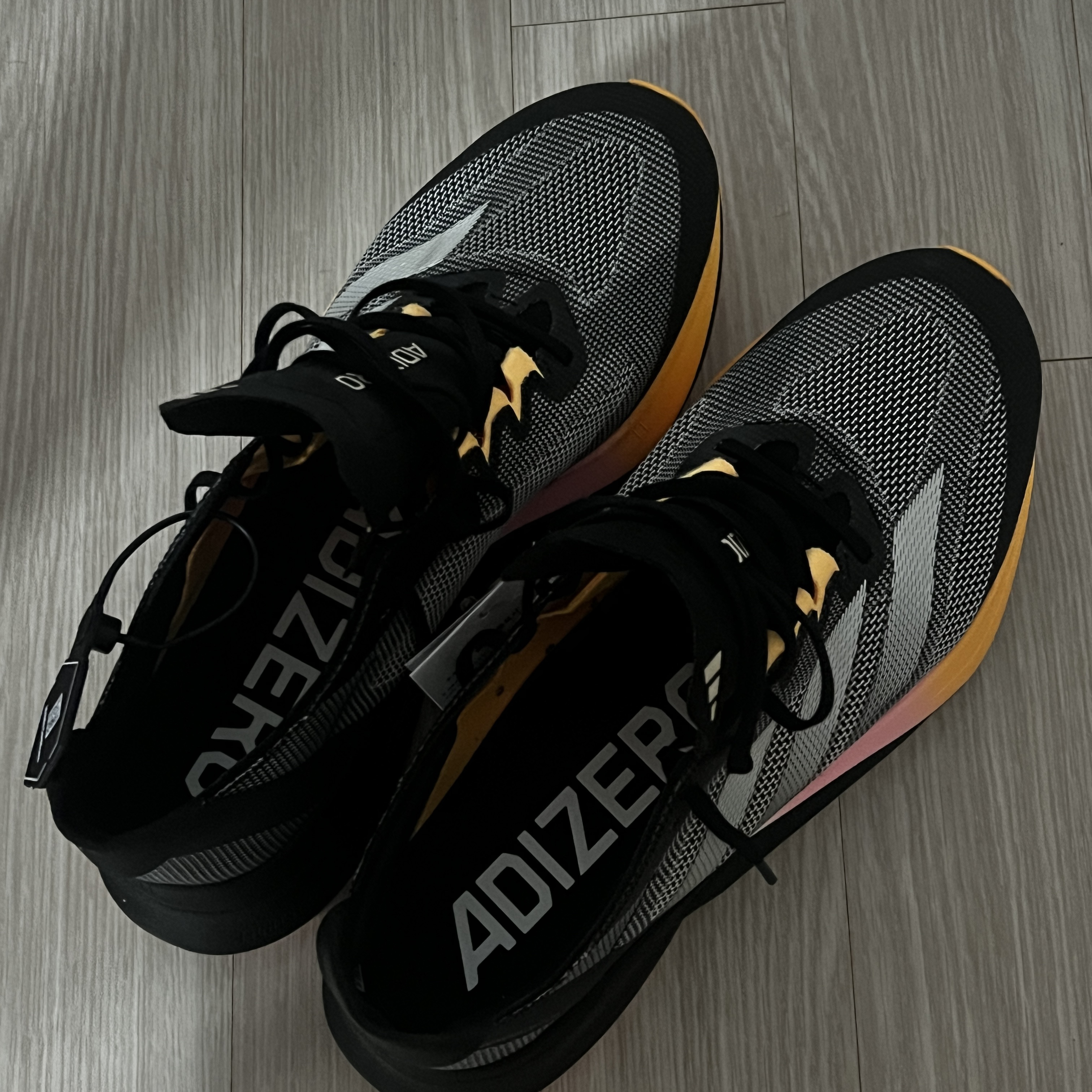 Adidas Adizero Boston 12 Core Black Zero Metalic 착용 스타일 - 2