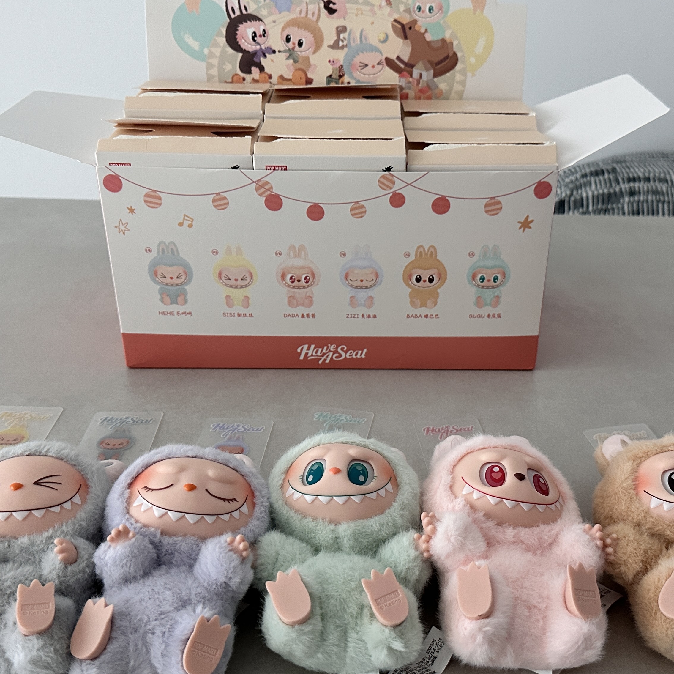 Pop Mart Labubu Let's Play Together Doll Series Sealed Case (6 Blind Boxes) 착용 스타일