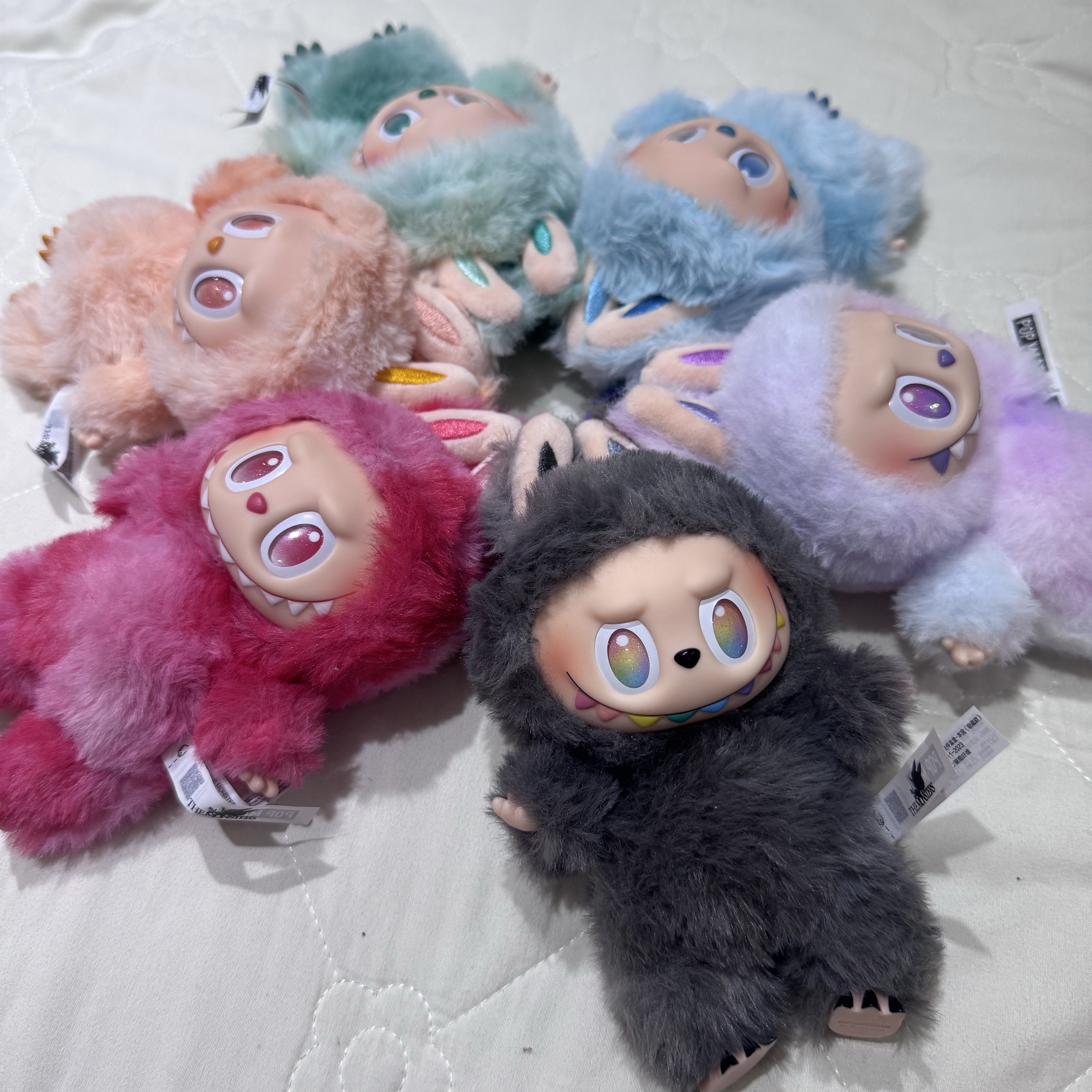Pop Mart Labubu The Monsters Highlight Series Sealed Case (6 Blind Boxes) 착용 스타일