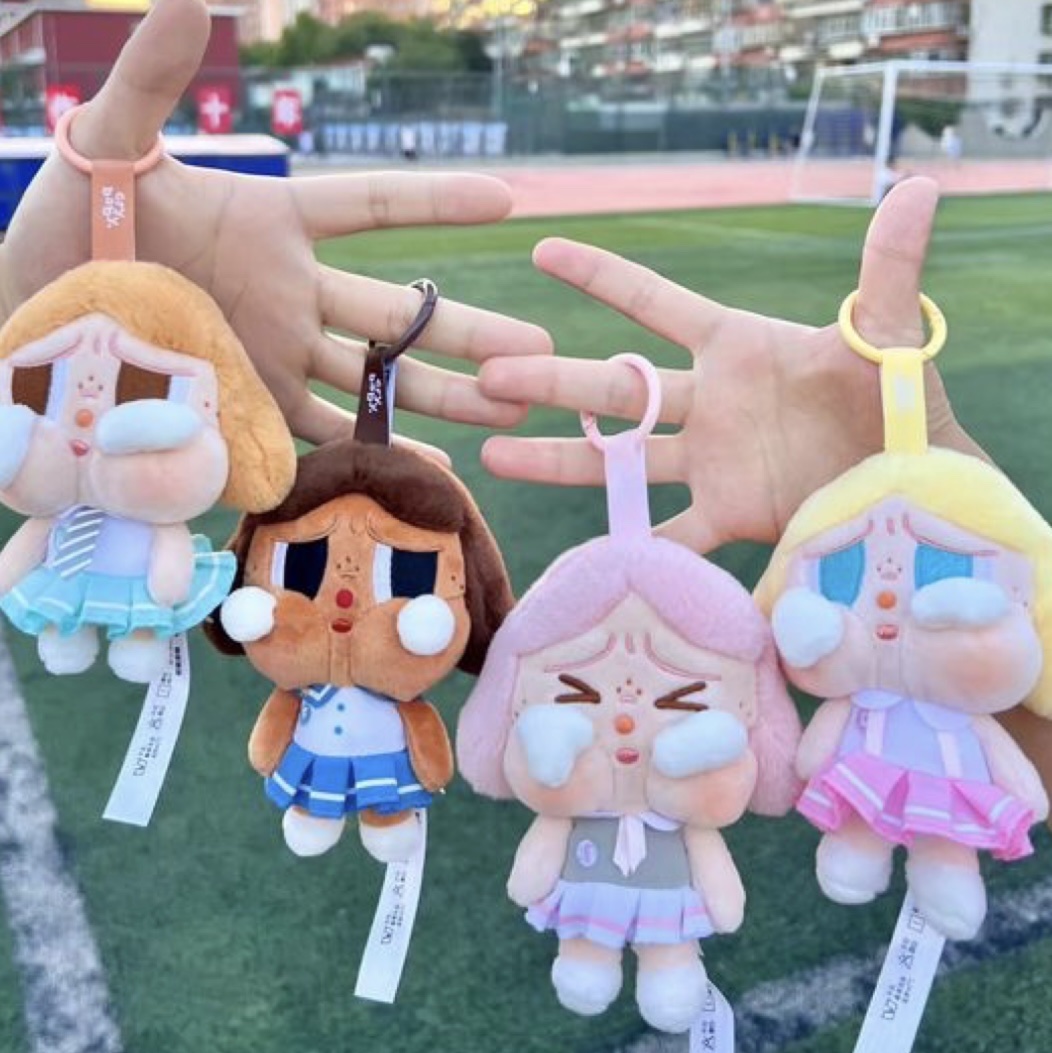 Pop Mart Crybaby Sunset Concert Series Plush Pendant Beige Blue (Opened Case), Pop Mart Crybaby Sunset Concert Series Plush Pendant Purplish Blue (Opened Case) 착용 스타일