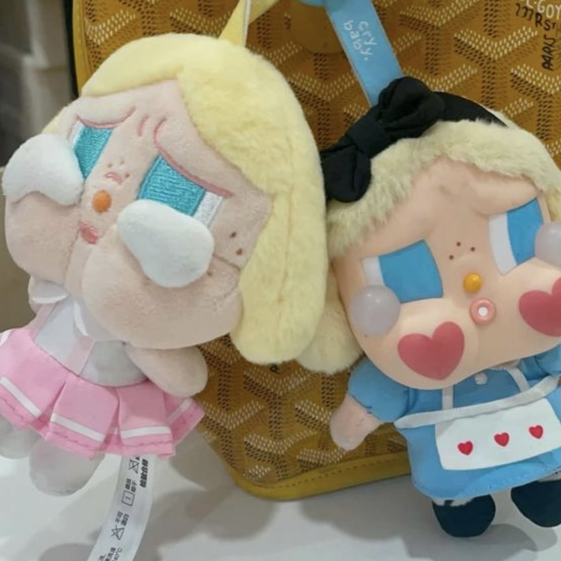 Pop Mart Crybaby Sunset Concert Series Plush Pendant Pink White (Opened Case) 착용 스타일