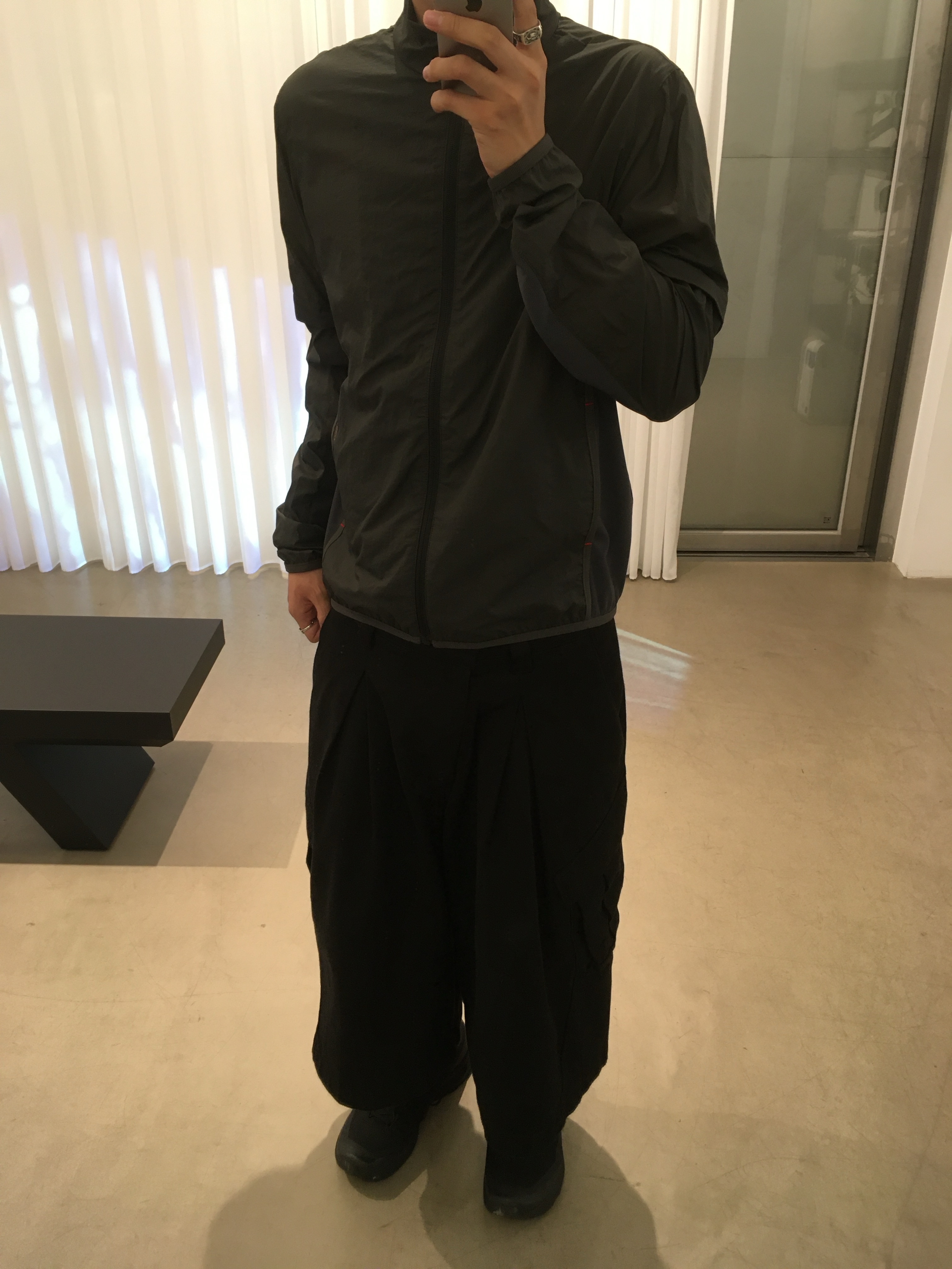 Hyein Seo Backpack Black, Arc'teryx Aerios GTX Black 착용 스타일