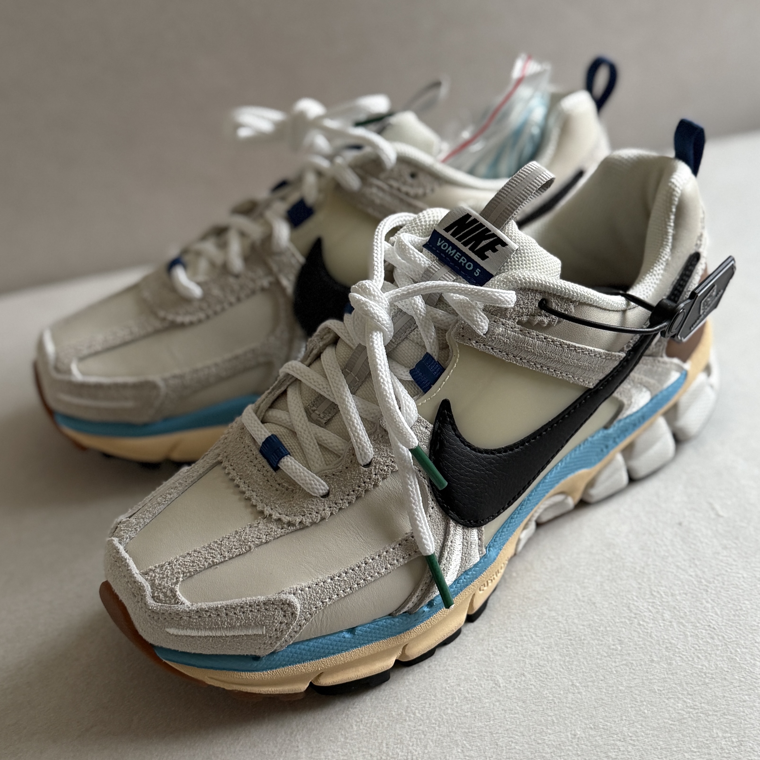 (W) Nike Zoom Vomero 5 PRM Designed by Japan 착용 스타일