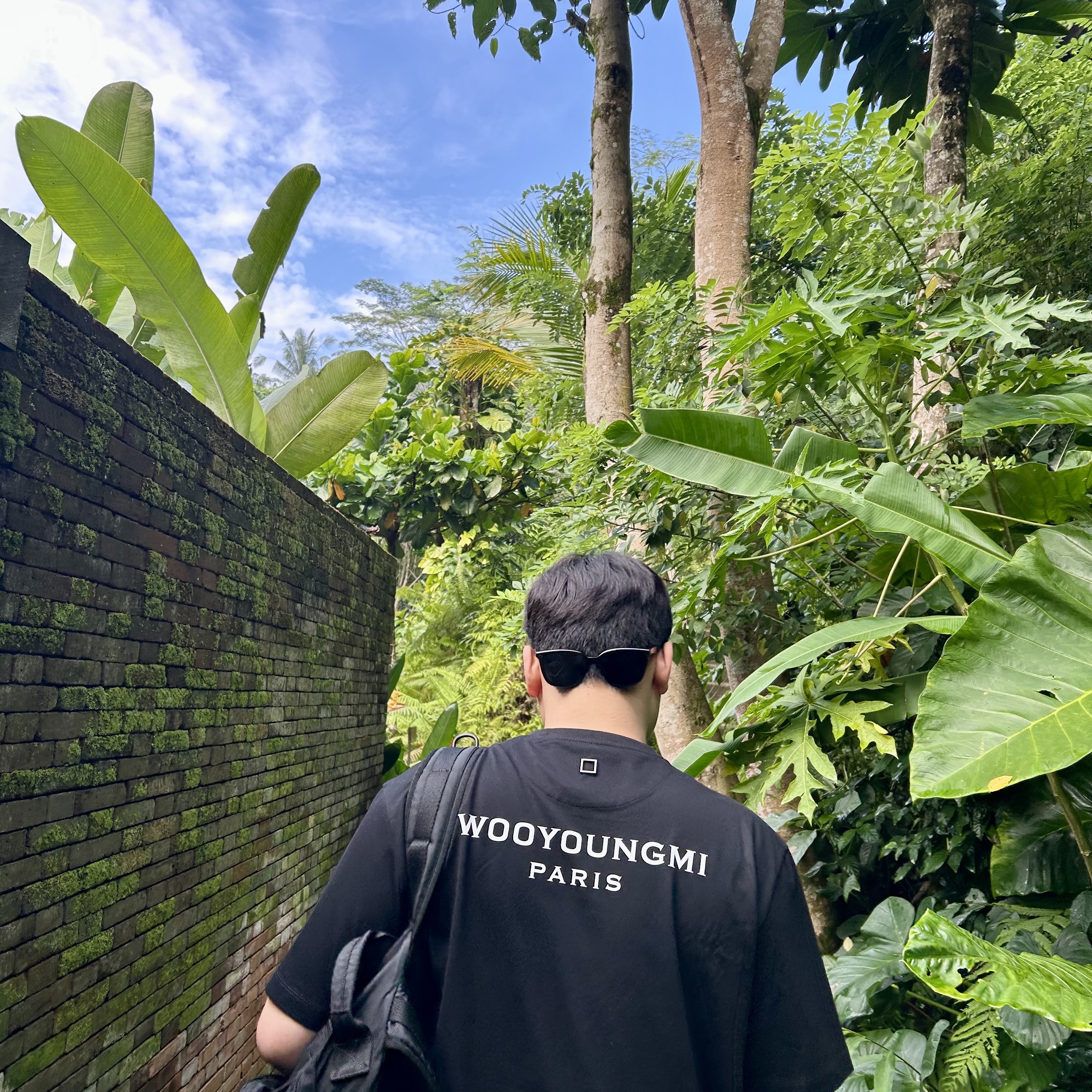 Wooyoungmi Cotton Back Logo T-Shirt Black - 24SS 착용 스타일