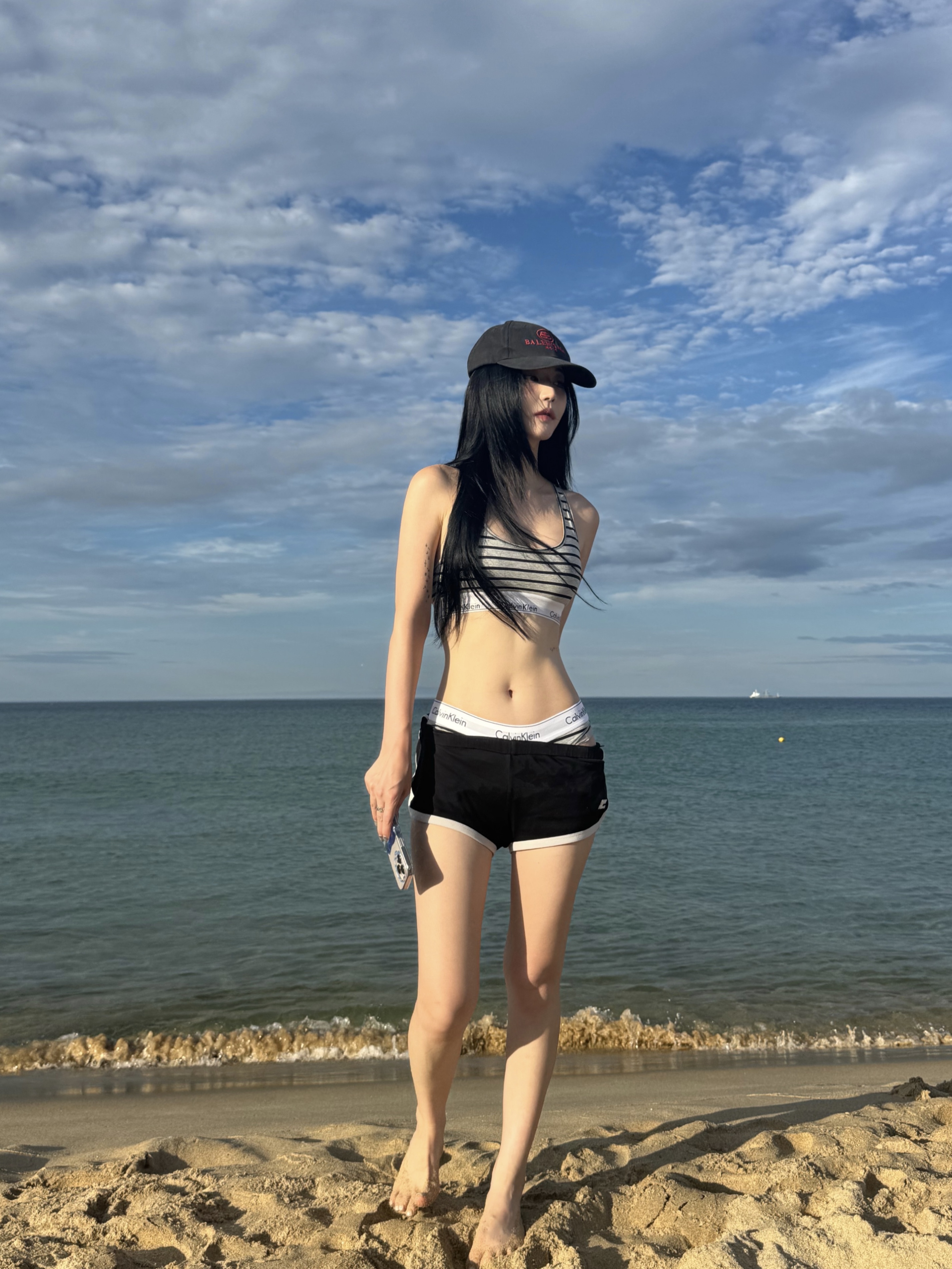 (W) Courreges Contrast Mini Shorts Heritage White, Gragg Double Layers Case - Clear Blue 착용 스타일 - 1