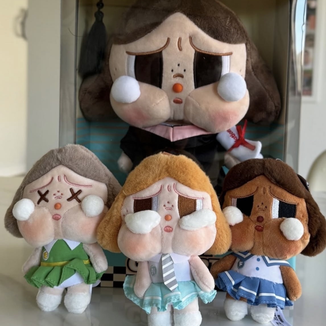 Pop Mart Crybaby Sunset Concert Series Plush Pendant Beige Blue (Opened Case), Pop Mart Crybaby Sunset Concert Series Plush Pendant Purplish Blue (Opened Case) 착용 스타일