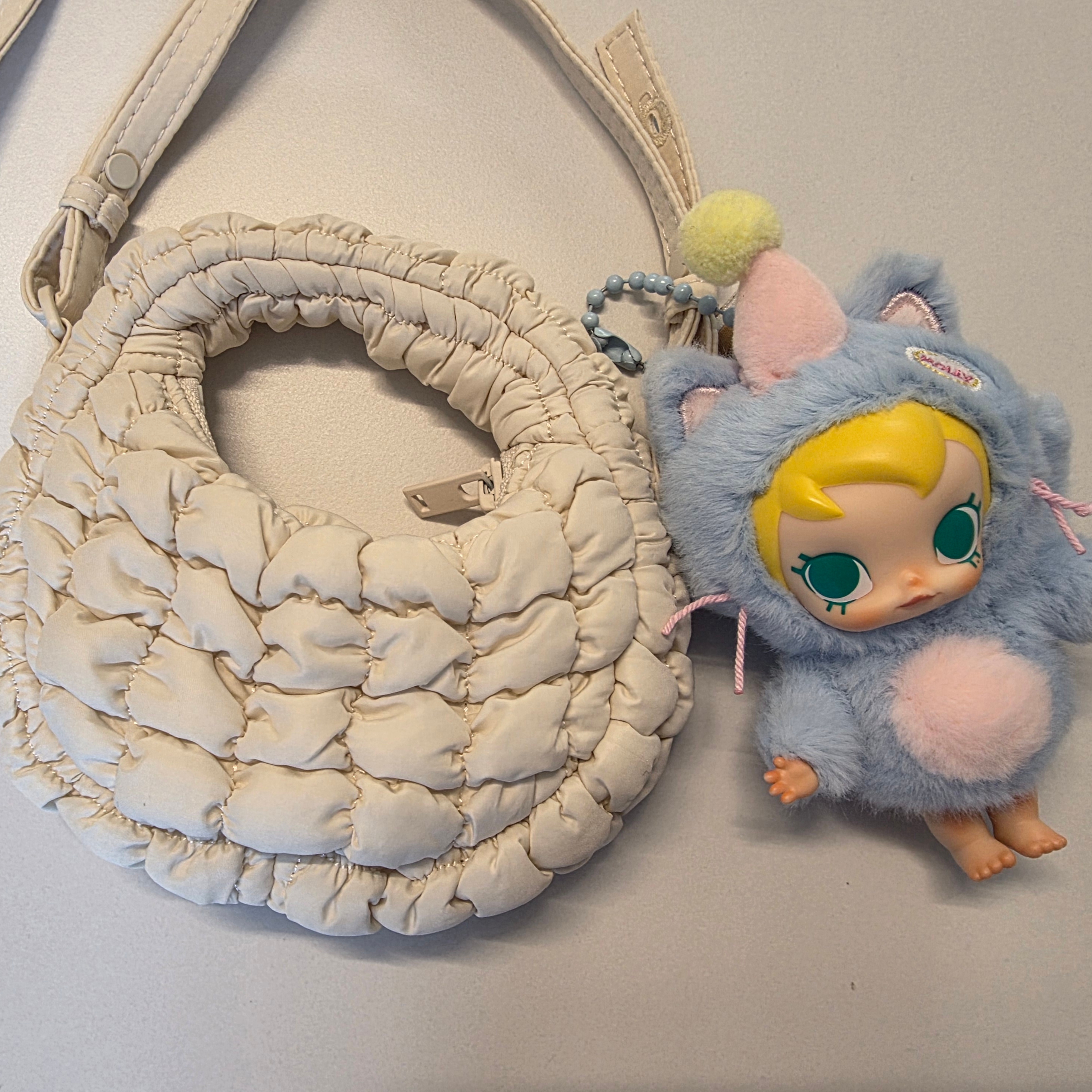 COS Quilted Nano Crossbody Bag Beige, Pop Mart Baby Molly Pocket Friends Series Vinyl Plush Pendant Feeling Blue (Opened Case) 착용 스타일