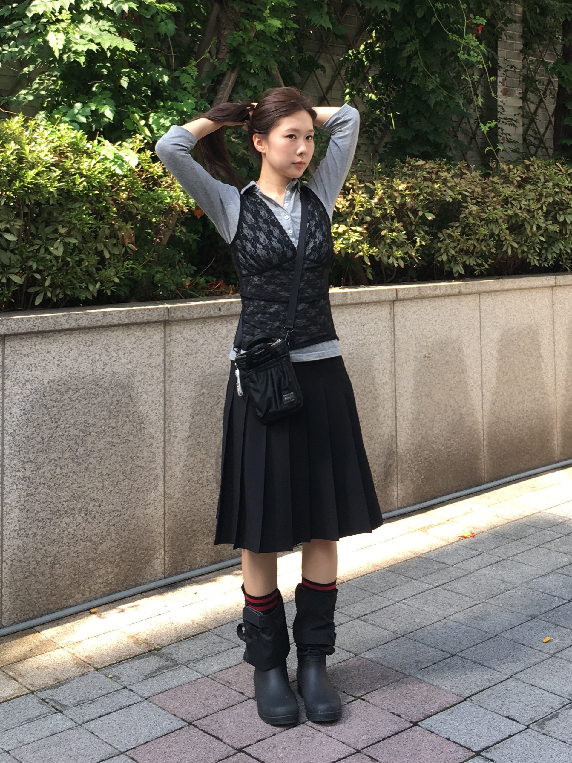 (W) Hunter x Ojos Play Tall Travel Boots Black, Porter Force Shoulder Pouch Black 착용 스타일 - 2