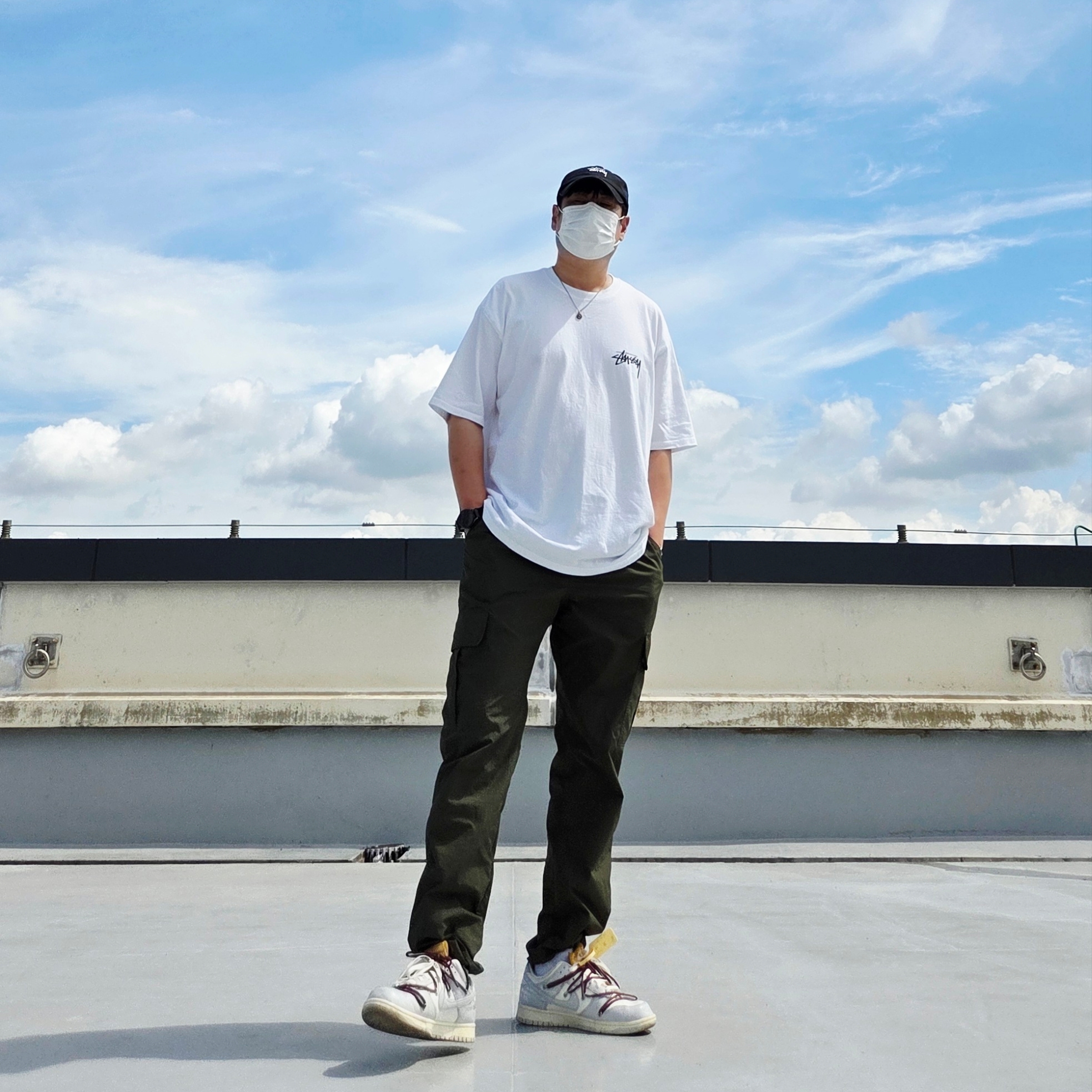Stussy Fuzzy Dice T-Shirt White, Stussy Stock Low Pro Cap Black 착용 스타일 - 3