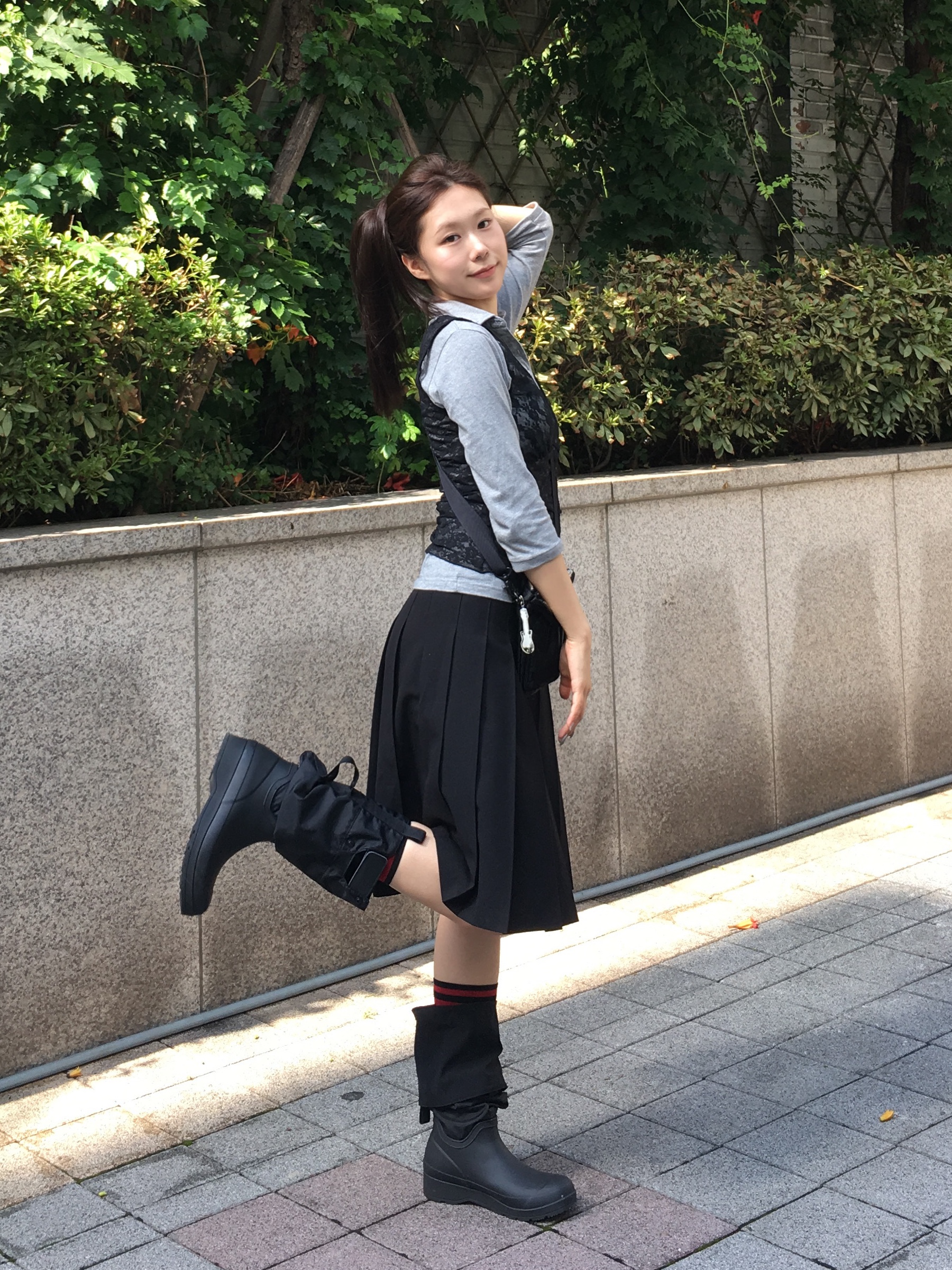 (W) Hunter x Ojos Play Tall Travel Boots Black, Porter Force Shoulder Pouch Black 착용 스타일 - 1