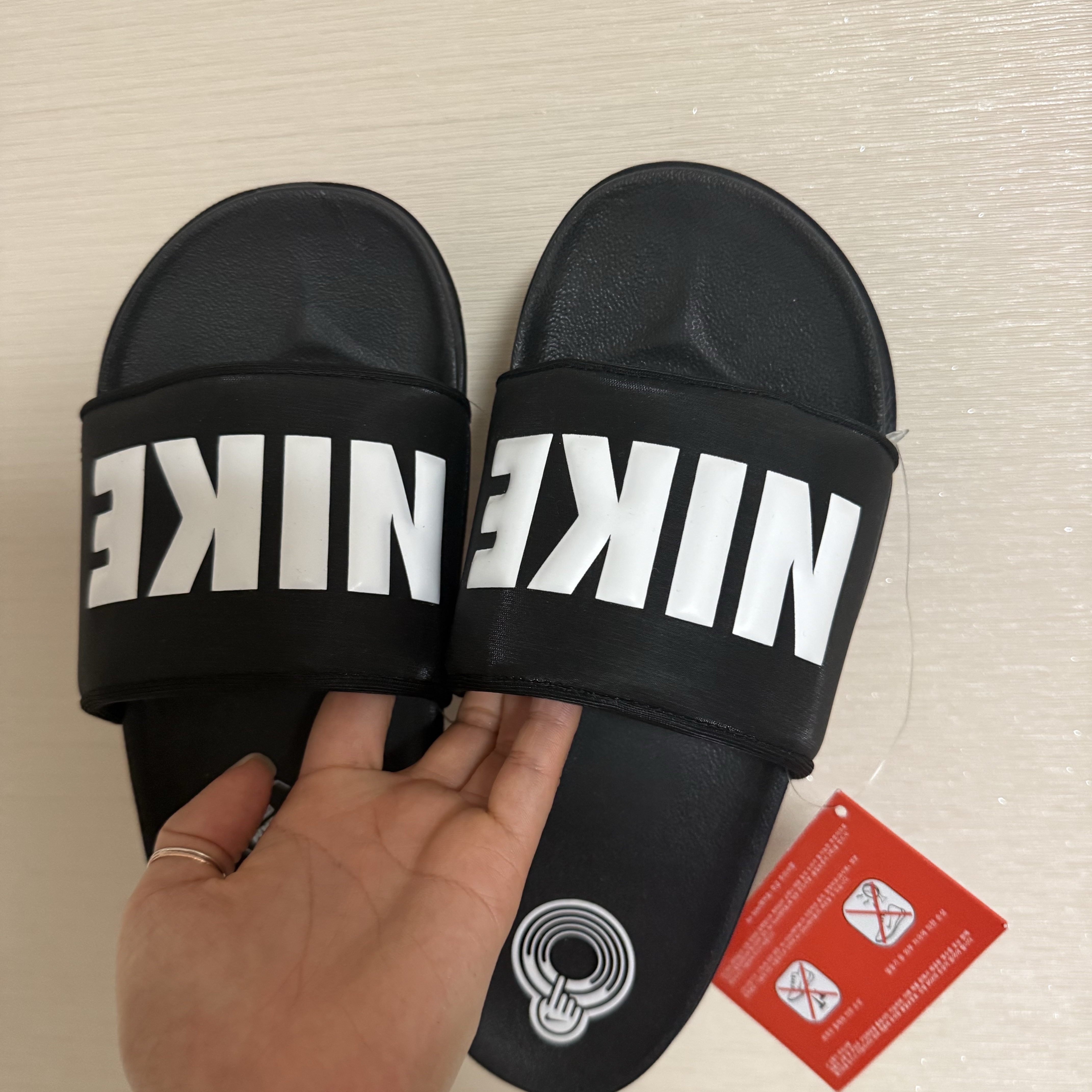 Nike Offcourt Slide Black White 착용 스타일