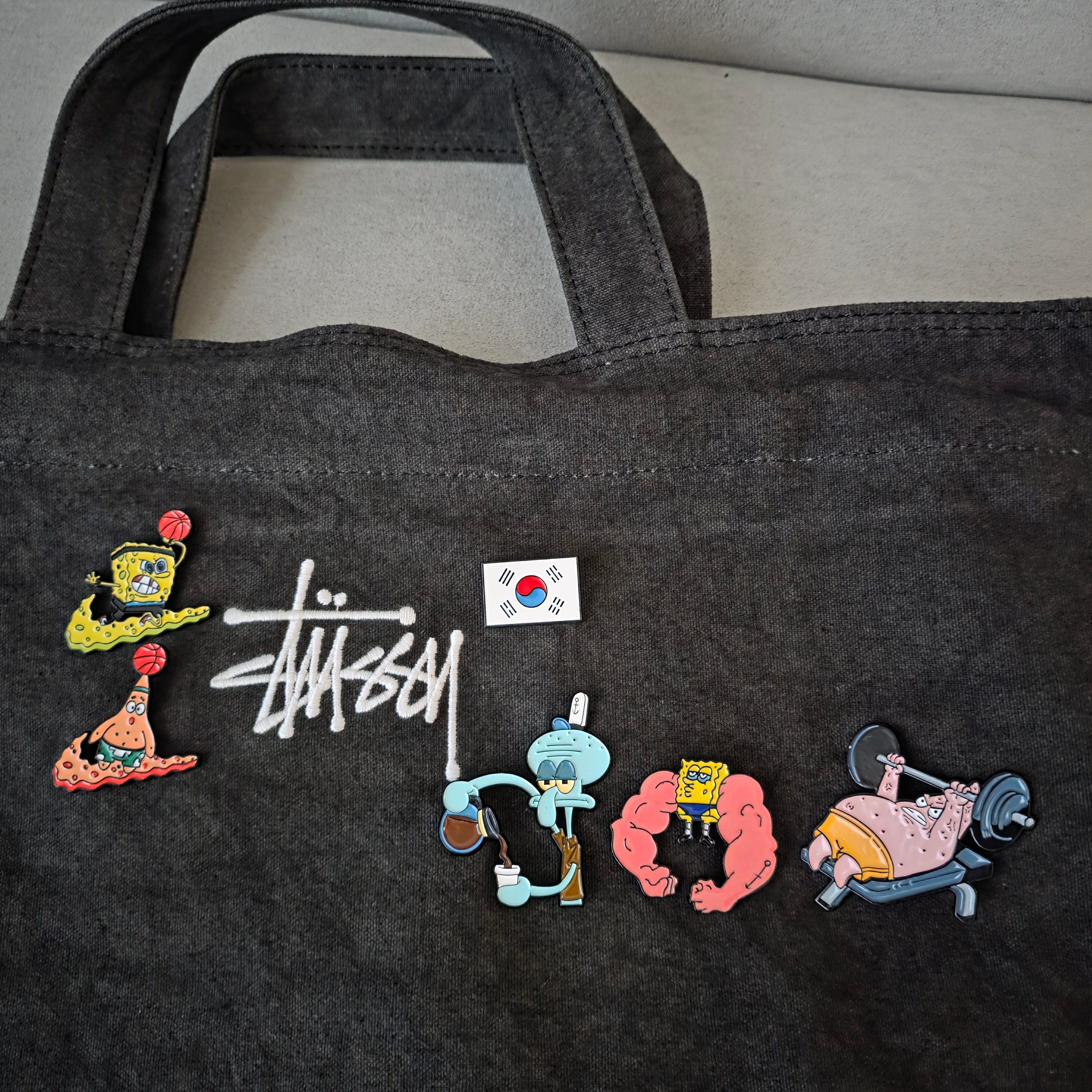 Stussy Canvas Crossbody Bag Washed Black 착용 스타일 - 1