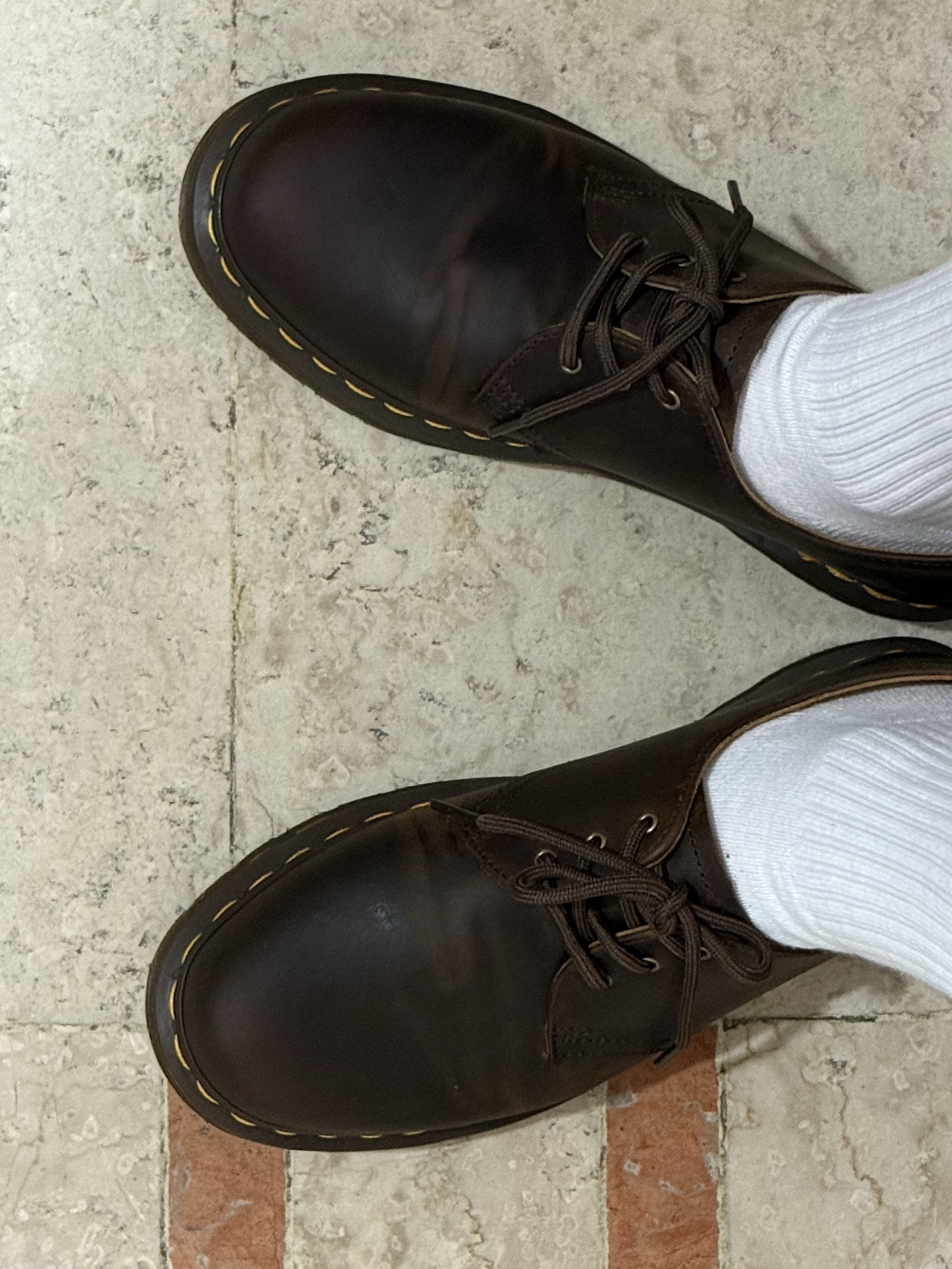 Dr. Martens 1461 Crazy Horse Dark Brown, BAPE Ape Head Keychain (Synthetic Rubber) 착용 스타일 - 2