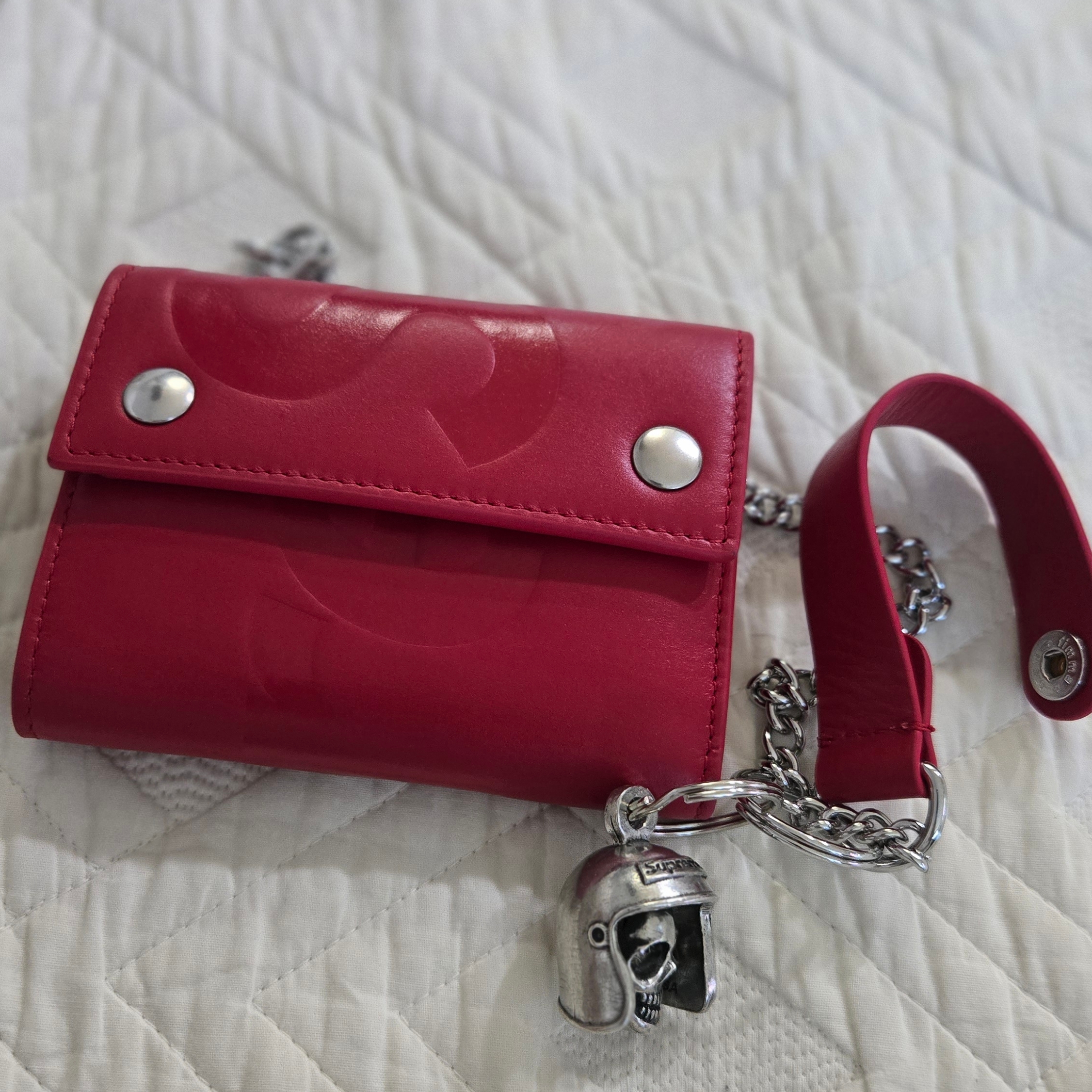 Supreme Skull Bell Keychain Silver - 25SS, Supreme Leather Chain Wallet Red 착용 스타일