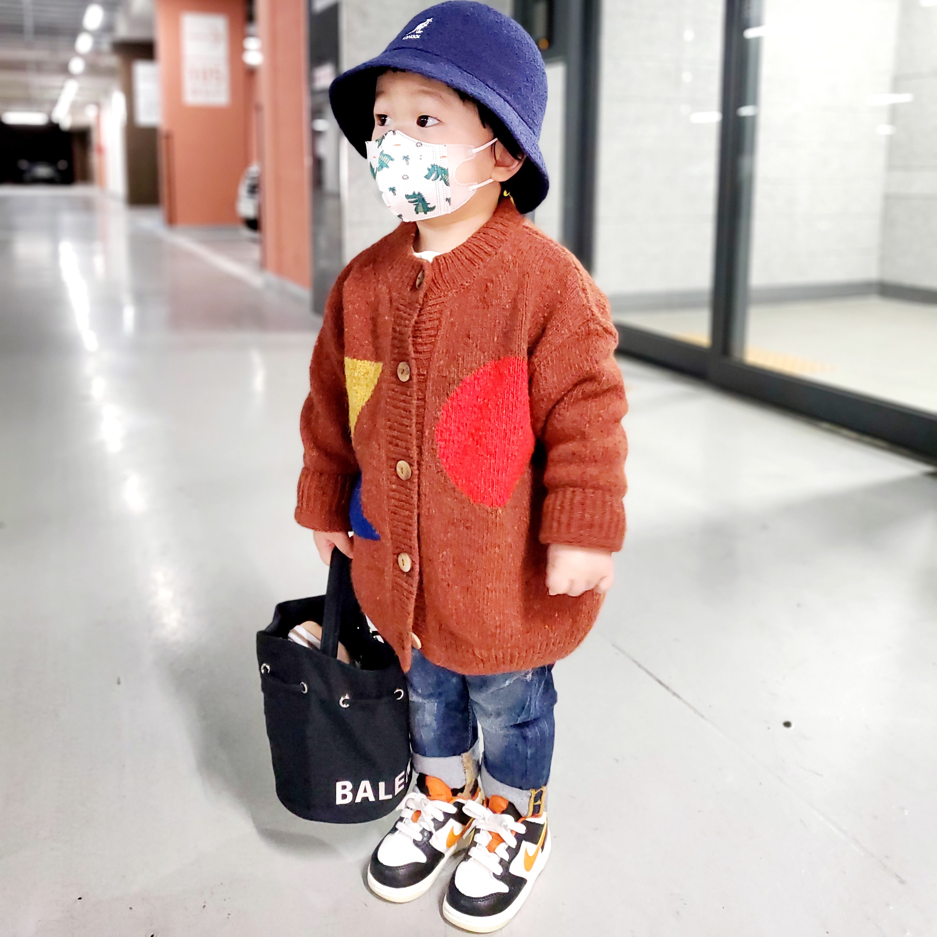 (TD) Nike Dunk Low PRM Halloween, Balenciaga Wheel XS Drawstring Bucket Bag Black White 착용 스타일 - 10