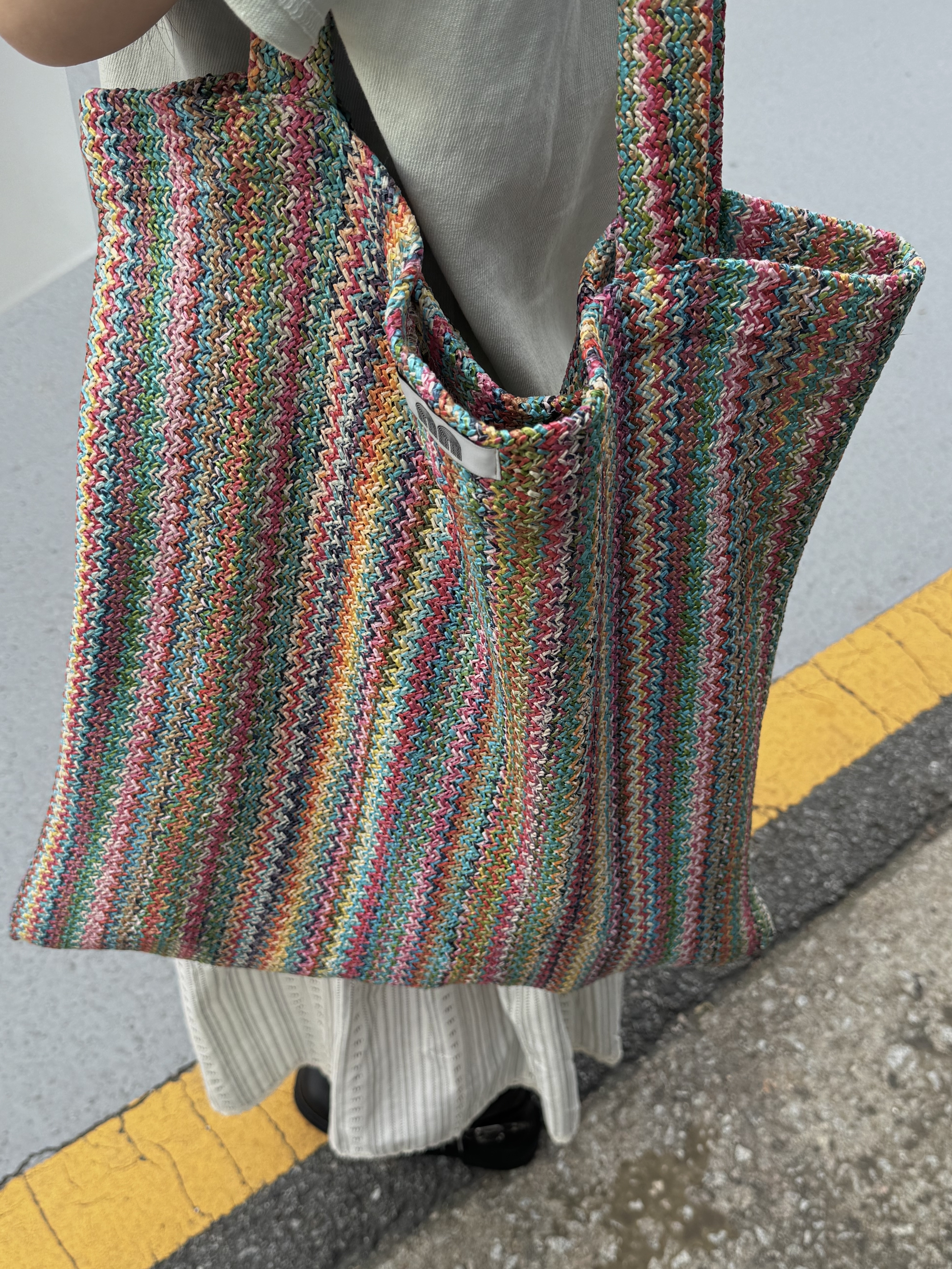 Not New Pattern Tote Bag Rainbow, Not New Wave Logo T-Shirt Pistachio 착용 스타일 - 8